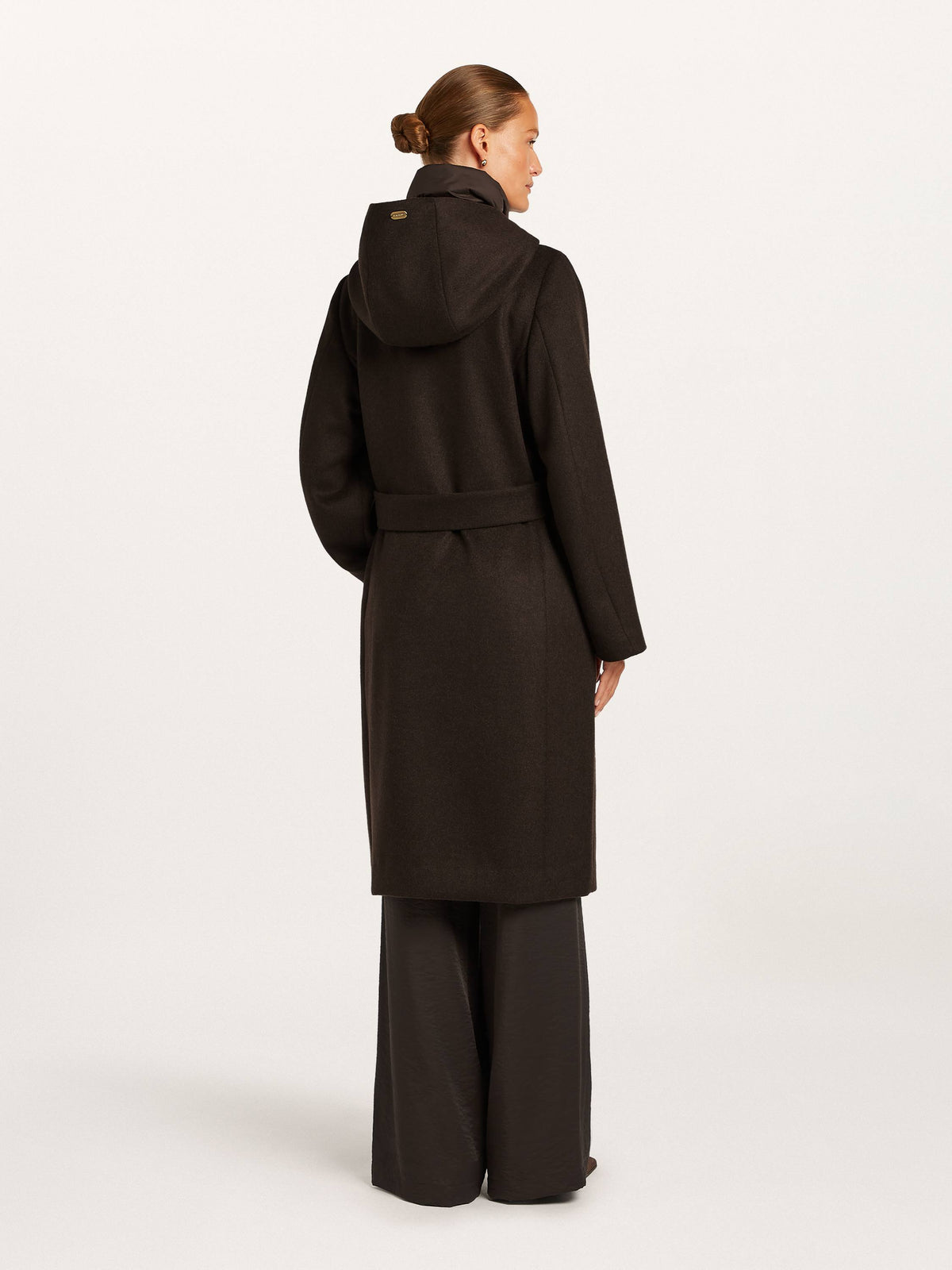 https://cdn.shopify.com/s/files/1/0568/3983/1689/files/AVIVA_coat_2980_BM_B1.jpg?v=1788441088