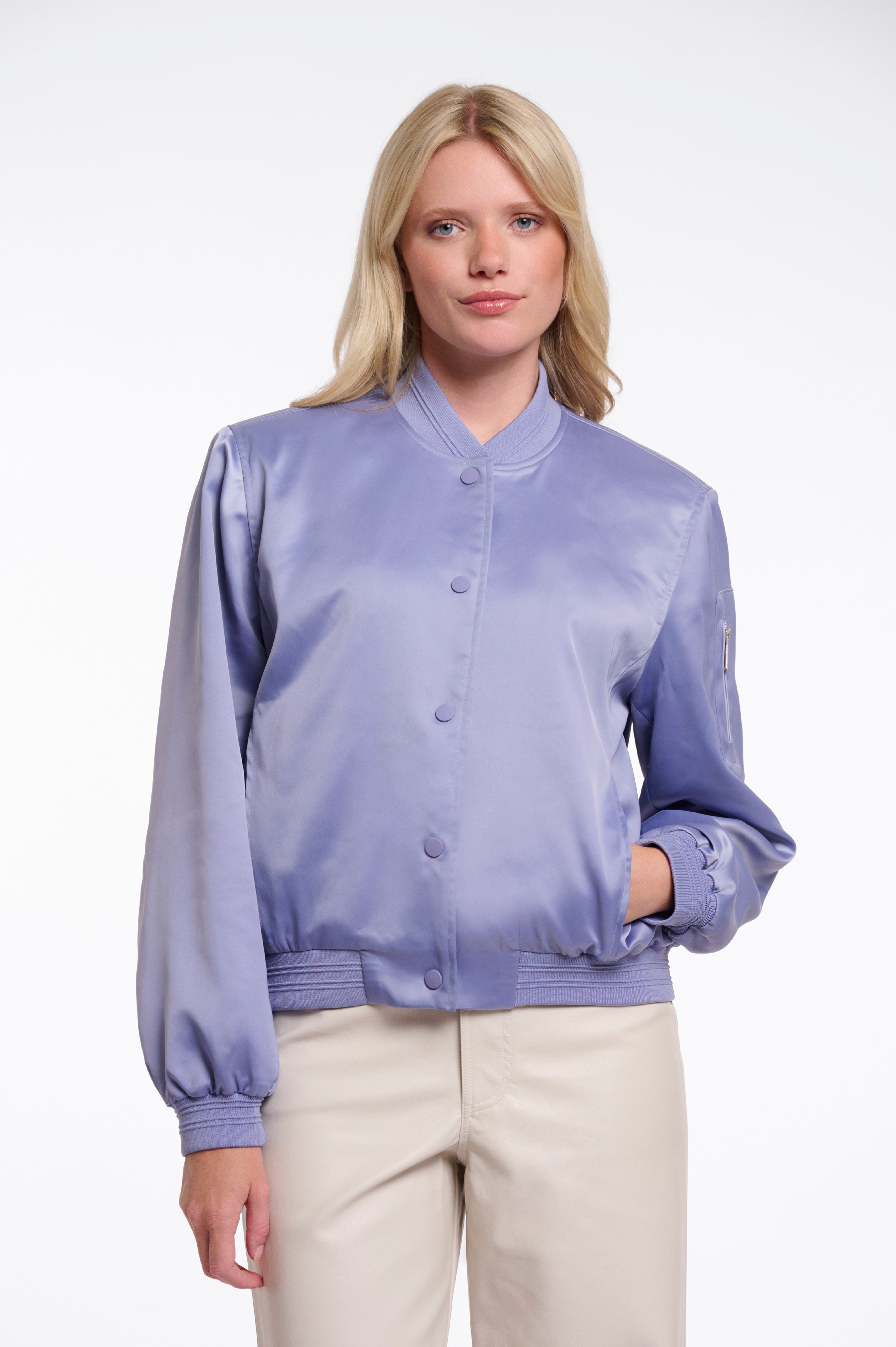 https://images.leder-international.becosoft.net/articles/Banner.7002621_Brushed-Blue_01.jpg