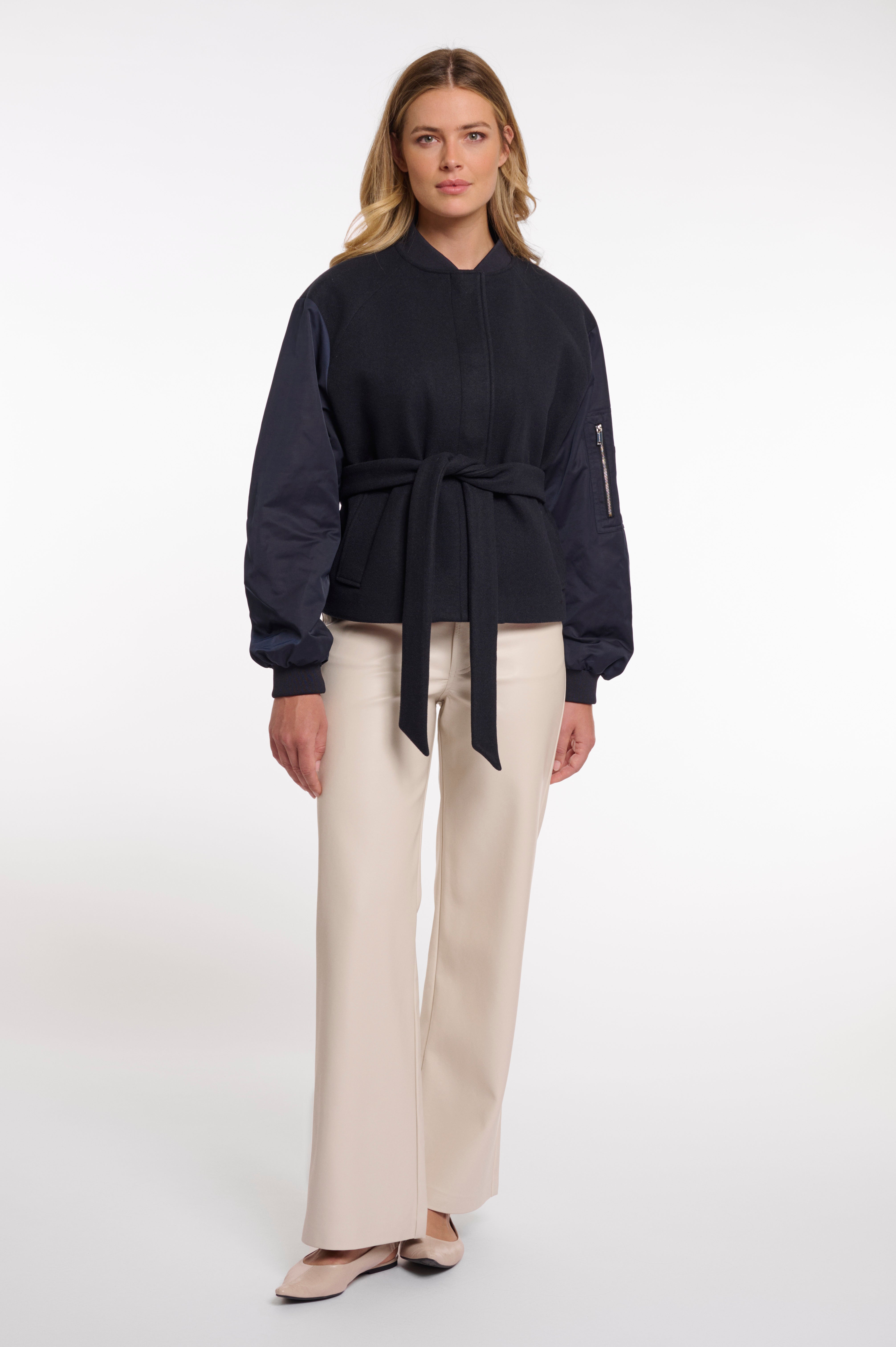 https://images.leder-international.becosoft.net/articles/Bona.7002621_Dark-Navy_04.jpg