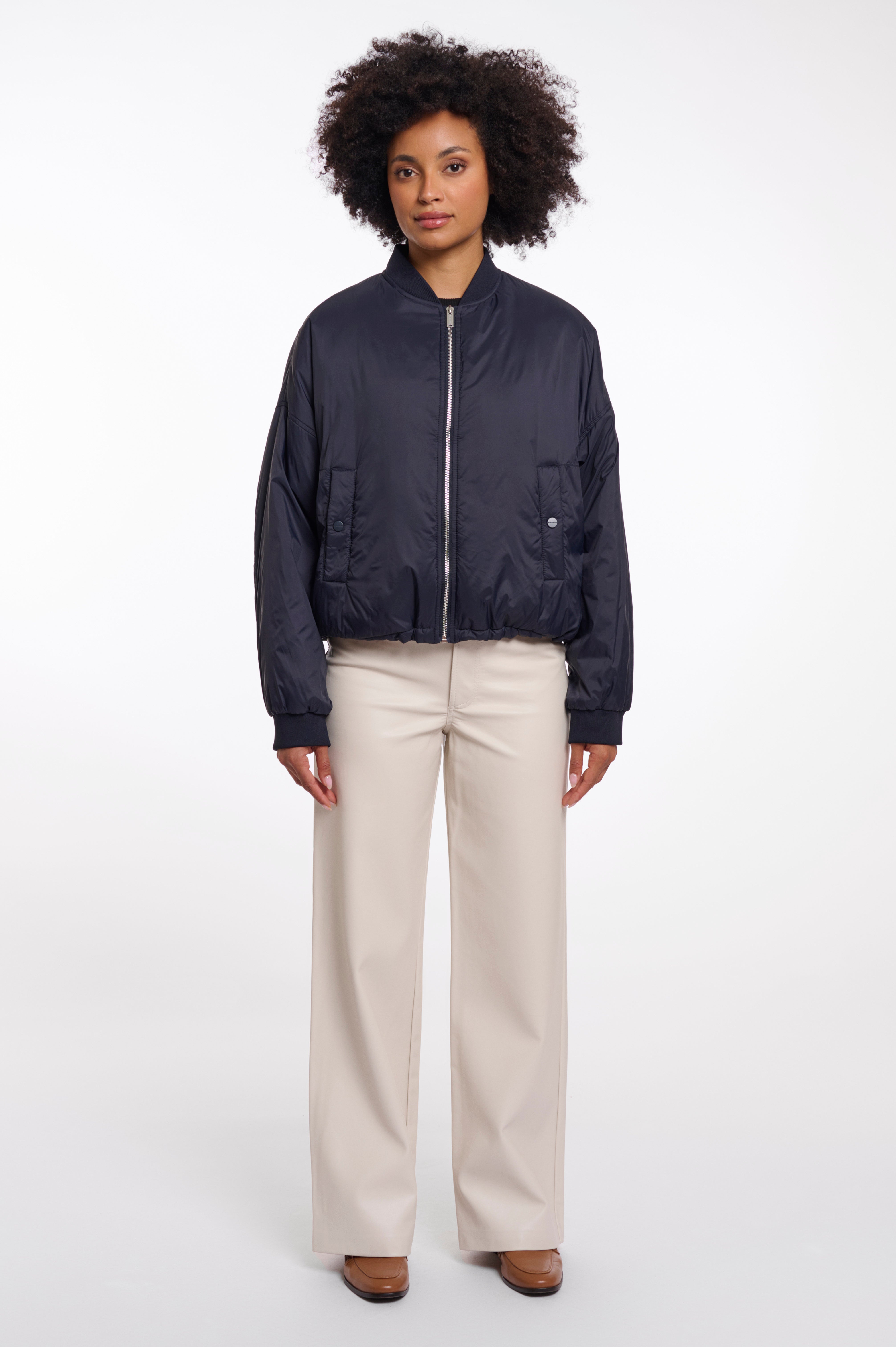 https://images.leder-international.becosoft.net/articles/Hira.7002621_Dark-Navy_04.jpg
