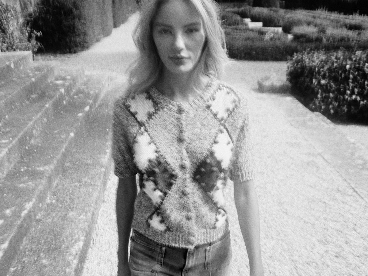 https://app.syncspider.com/uploads/custom_csv/source/22265035/images/MOS-MOSH_spring_summer_2026_medium_177700%20165%20MMElio%20SS%20Knit%20Cardigan%20Coffee%20Quartz%20-%20176430%20406%20MMColette%20Lyon%20Jeans%20Light%20Blue_4.jpg