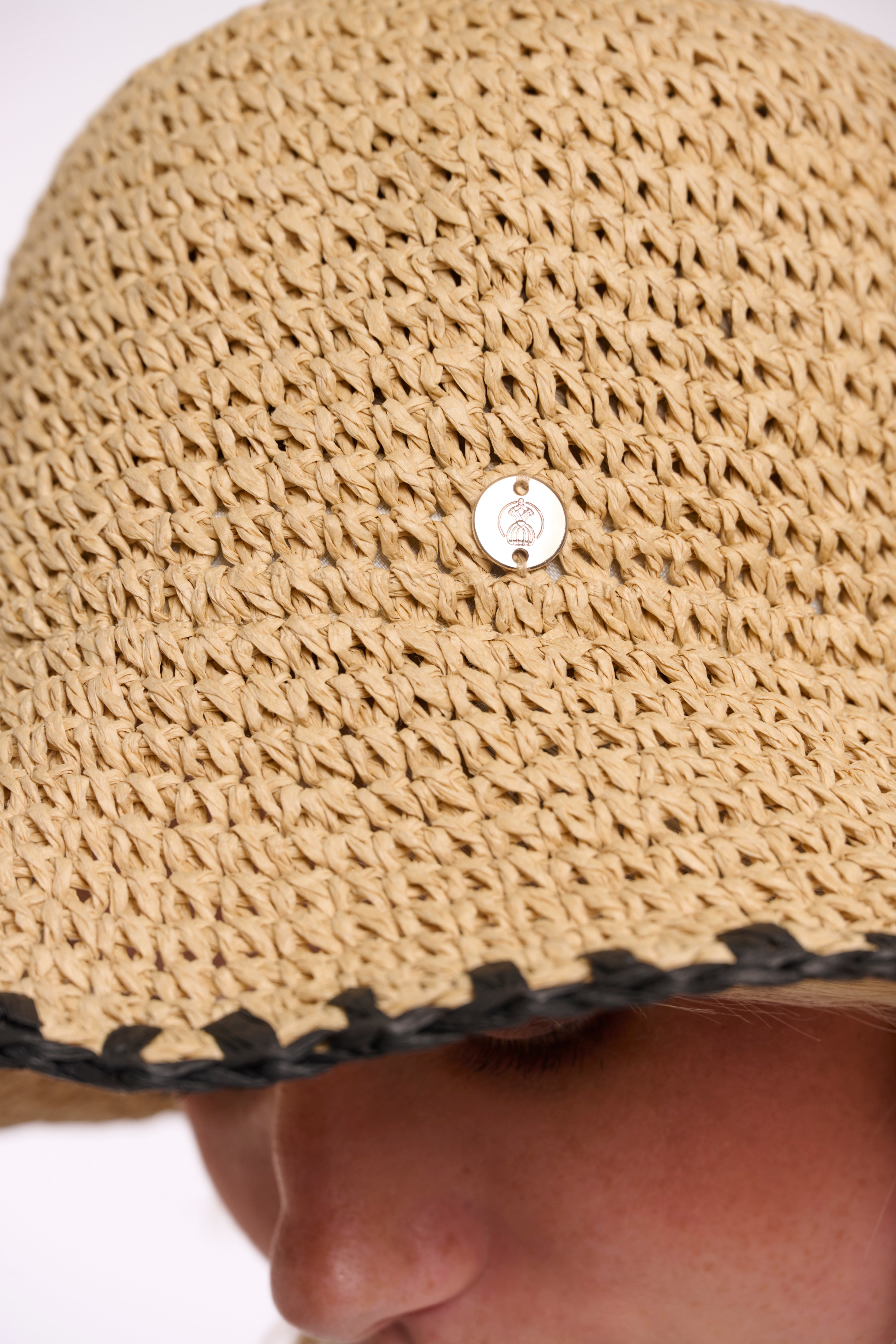 https://images.leder-international.becosoft.net/articles/Milow.7002621_Beige-Black_03.jpg