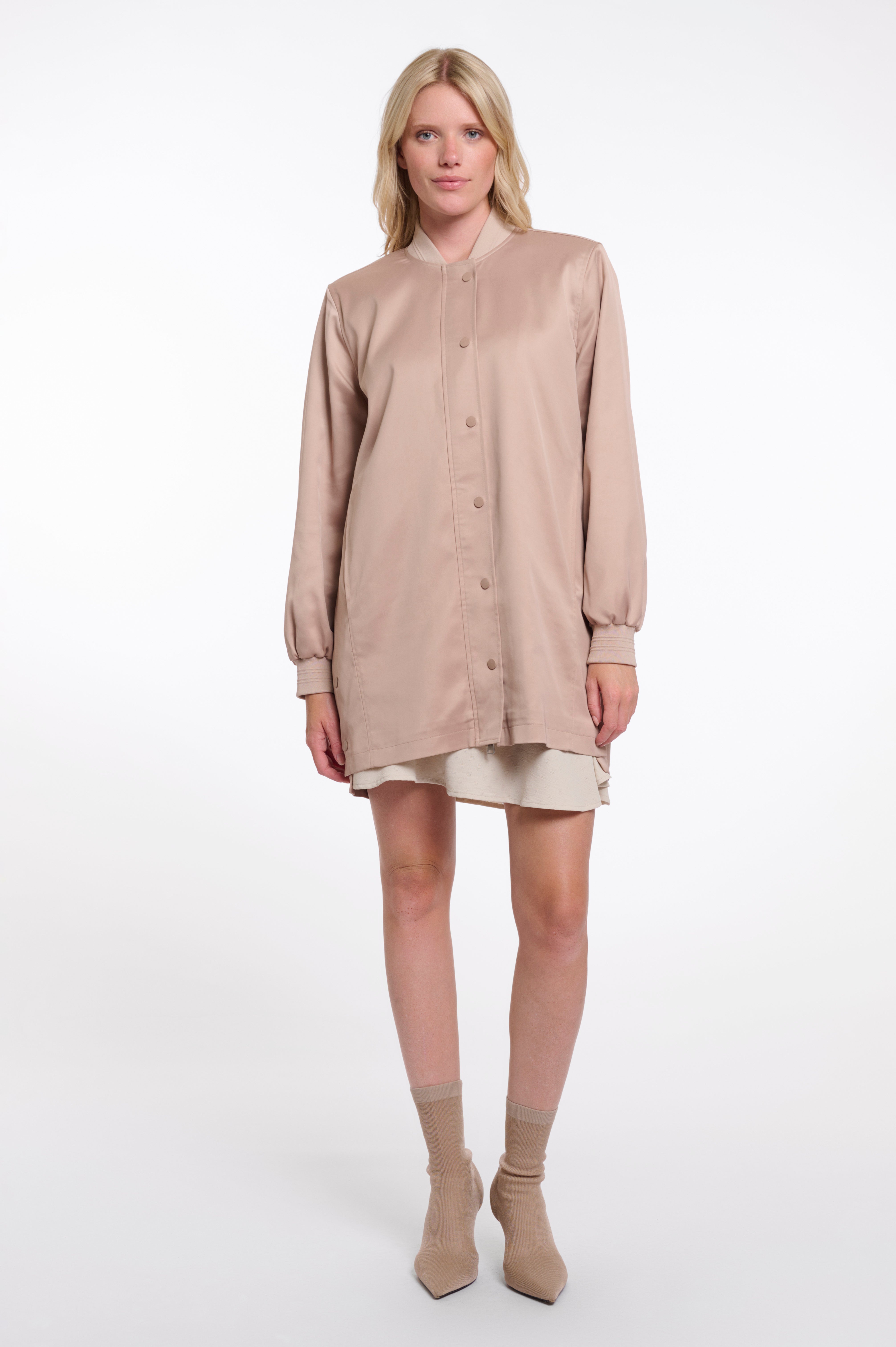https://images.leder-international.becosoft.net/articles/Pina.7002621_Smoked-Pearl_01.jpg