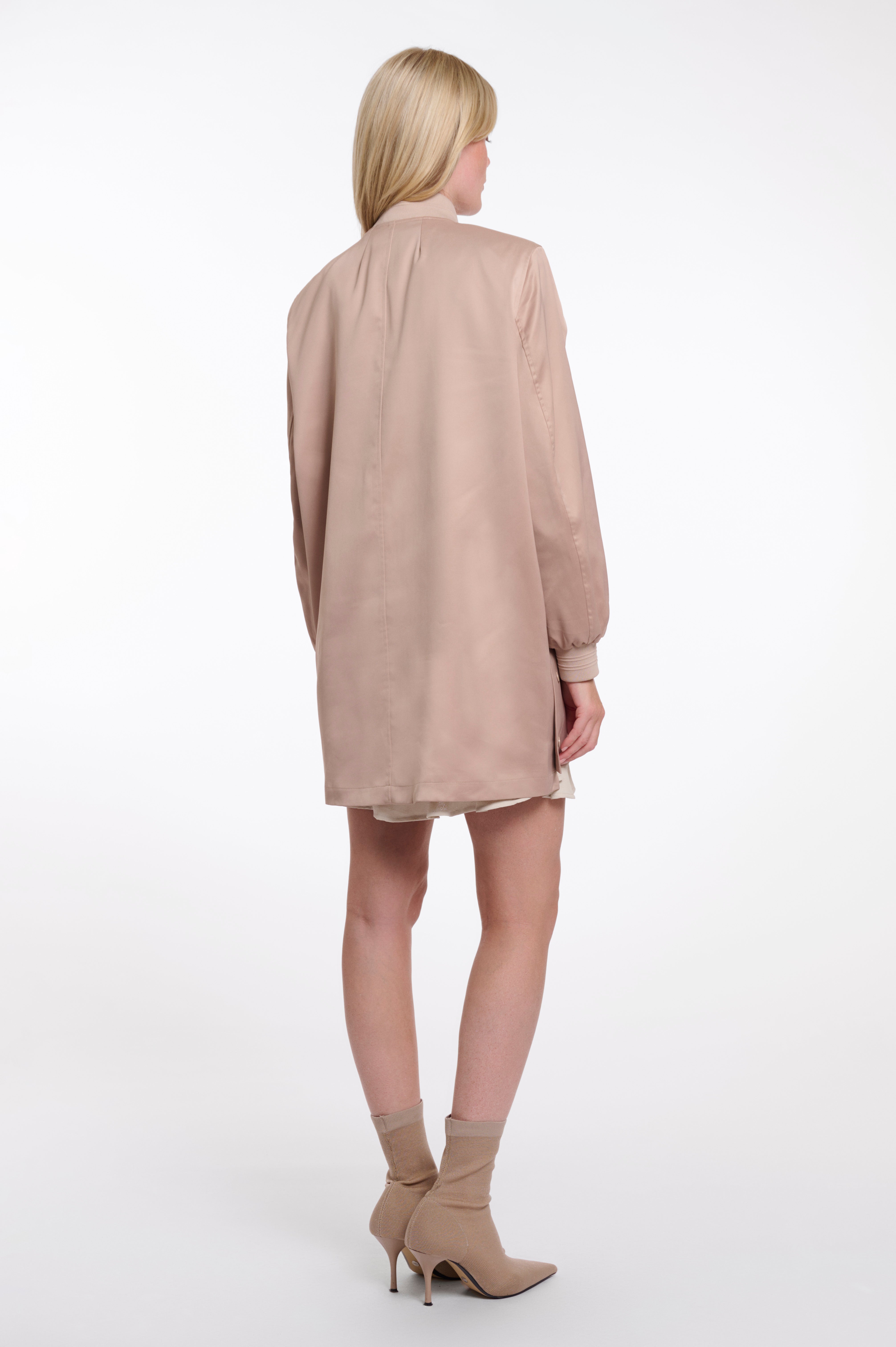 https://images.leder-international.becosoft.net/articles/Pina.7002621_Smoked-Pearl_04.jpg