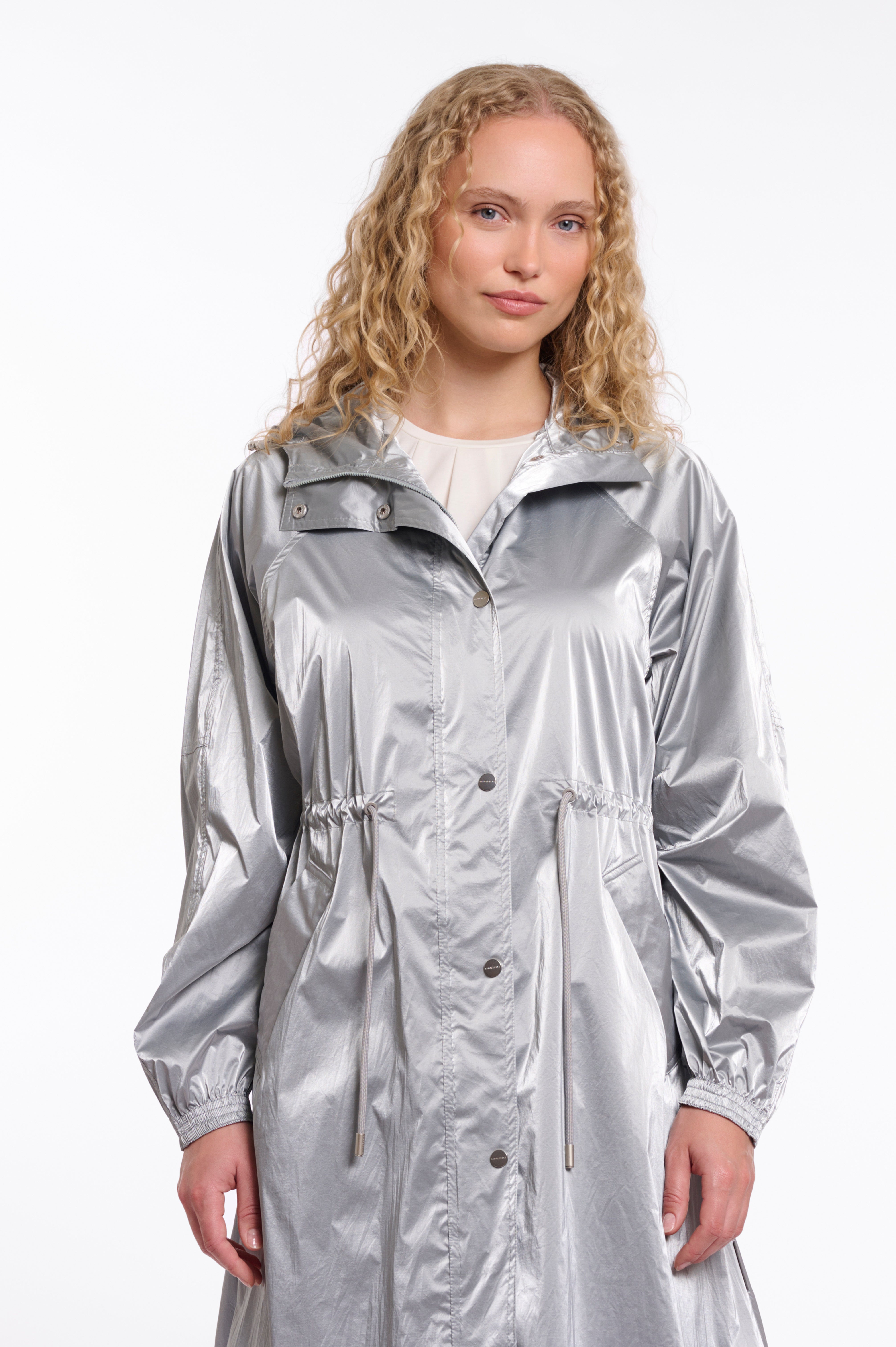 https://images.leder-international.becosoft.net/articles/Rowen.7002621_Silver-Metallic_02.jpg
