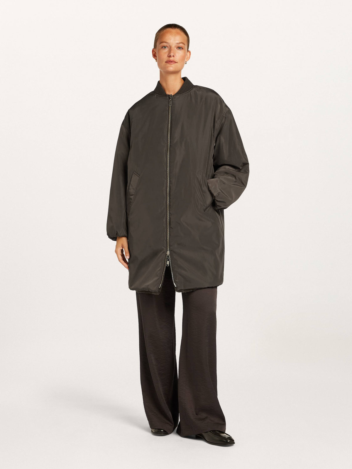 https://cdn.shopify.com/s/files/1/0568/3983/1689/files/SAVANNA_coat_2980_BM_F3.jpg?v=1788445959