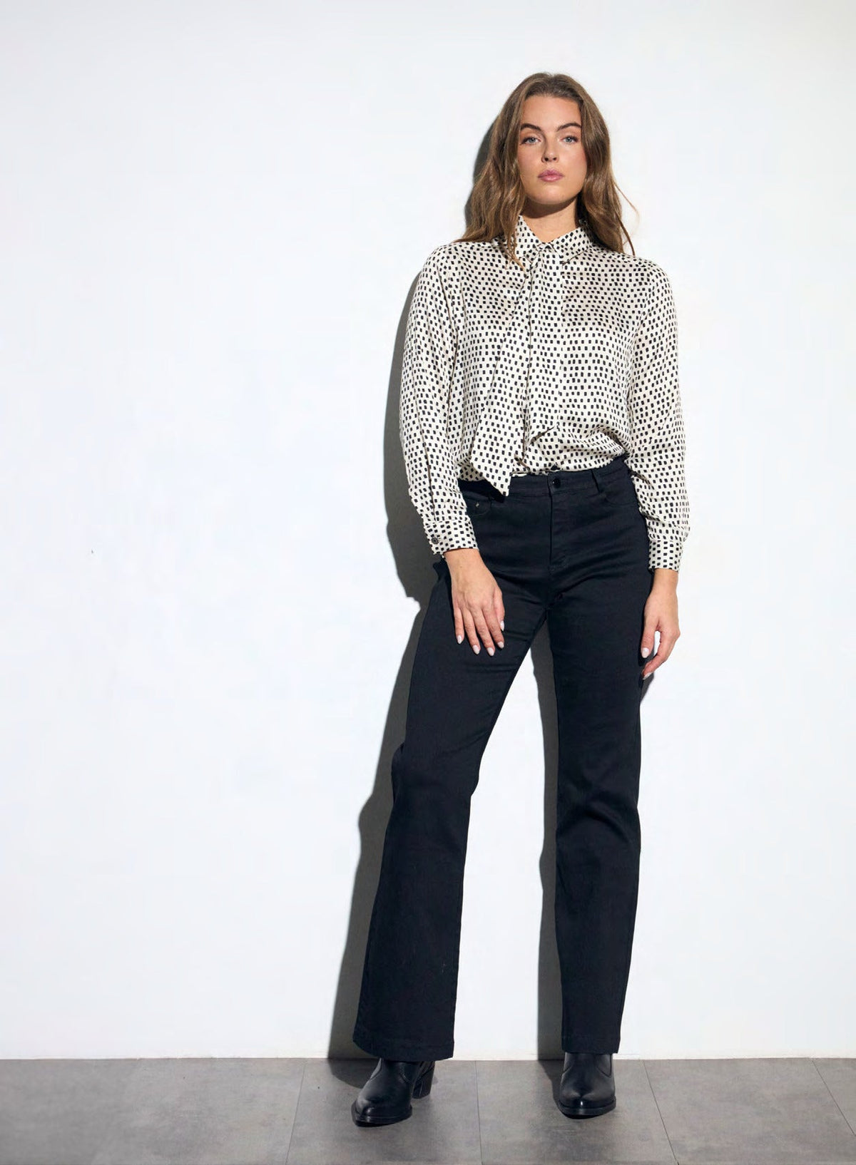 https://cdn.shopify.com/s/files/1/0368/5521/8235/files/aw26-bariloche-calatayud-black-styled.jpg?v=1787075386