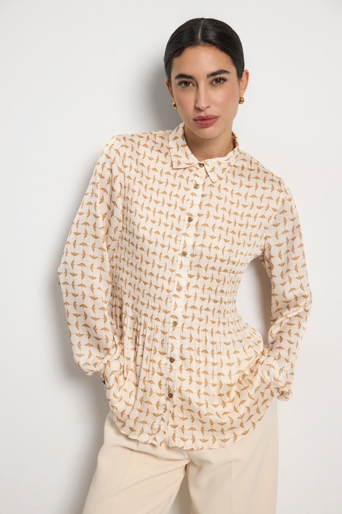 https://cdn.shopify.com/s/files/1/0368/5521/8235/files/aw26-bariloche-diano-beige.jpg?v=1787075386