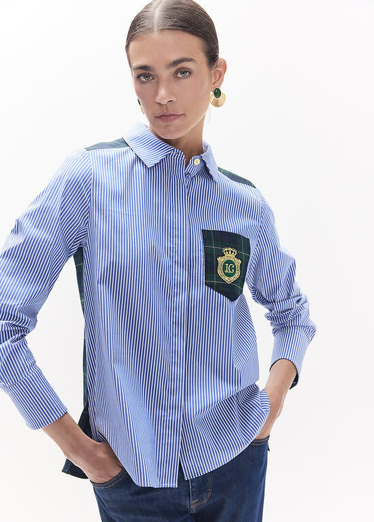 https://cdn.shopify.com/s/files/1/0368/5521/8235/files/aw26-lola-casademunt-shirt-blanca-lf2615037-04.jpg?v=1792434415