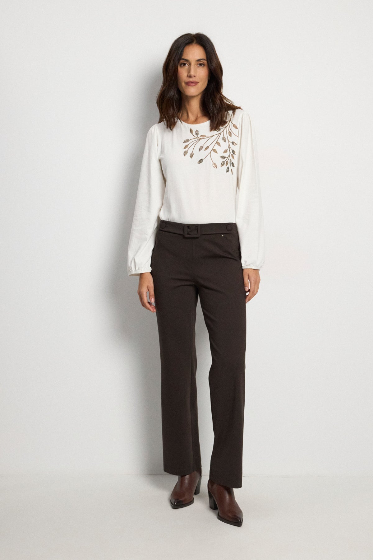 https://cdn.shopify.com/s/files/1/0368/5521/8235/files/aw26-tinta-nesia-chocolate.jpg?v=1787075386
