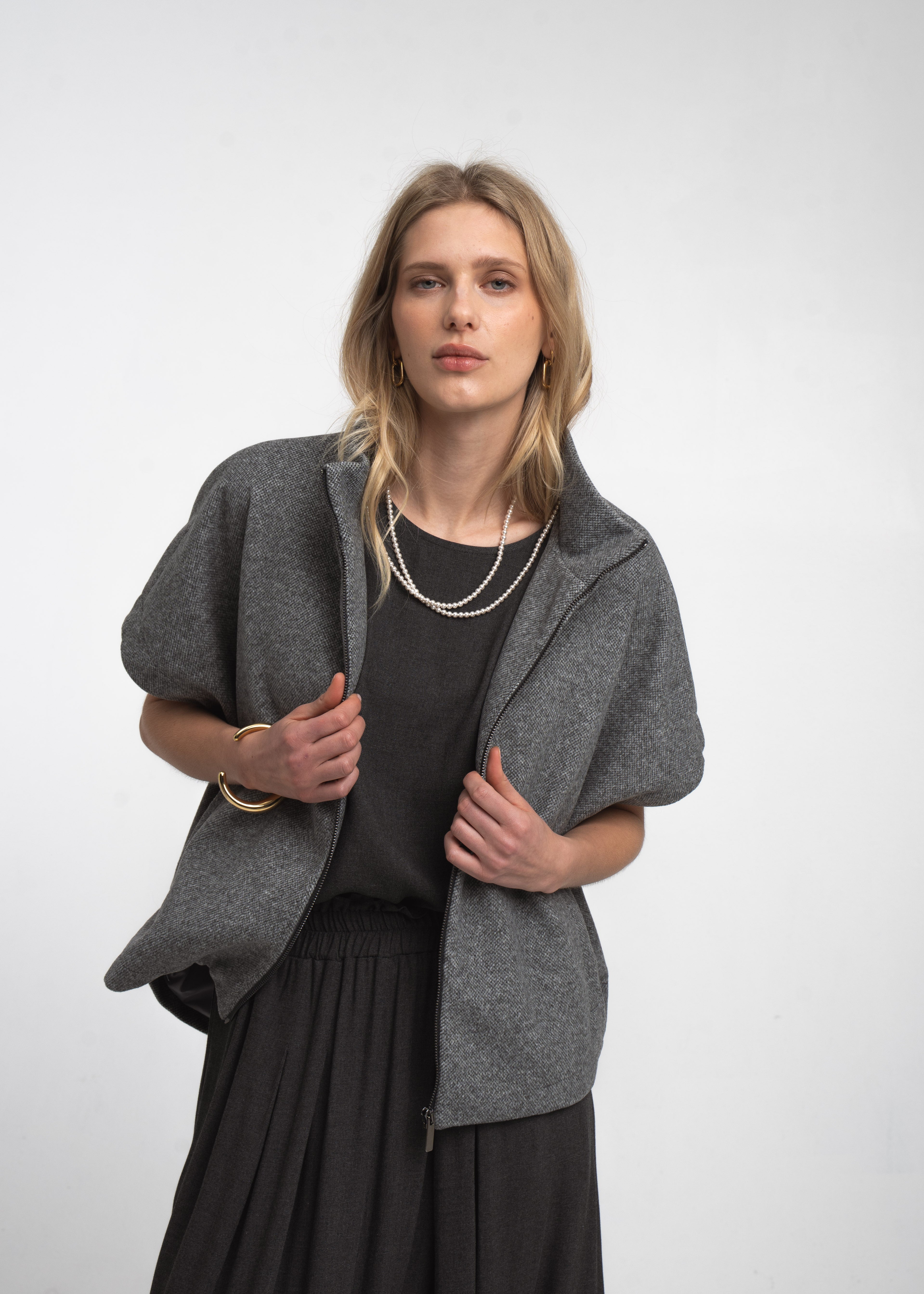 https://cdn.shopify.com/s/files/1/0368/5521/8235/files/jane-lushka-aw26-BDCALV42034-Grigio-medio-03.jpg