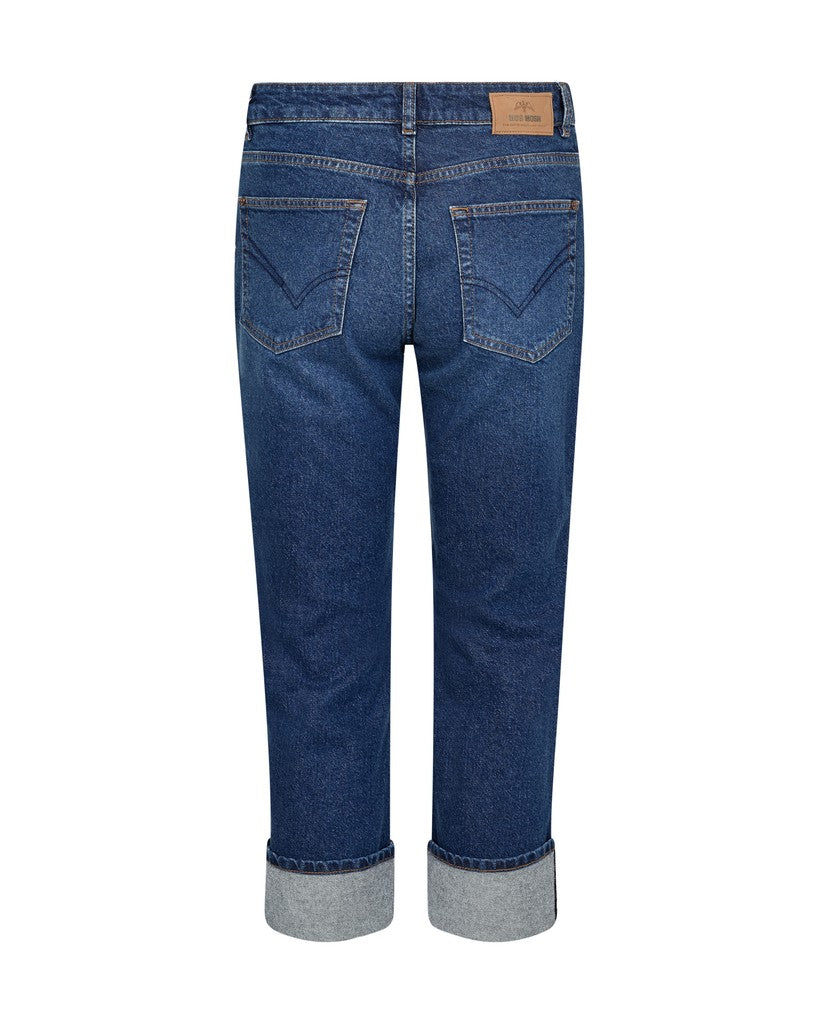 https://cdn.shopify.com/s/files/1/0368/5521/8235/files/olives-mos-mosh-aw26-174560-460-02-model-front.jpg