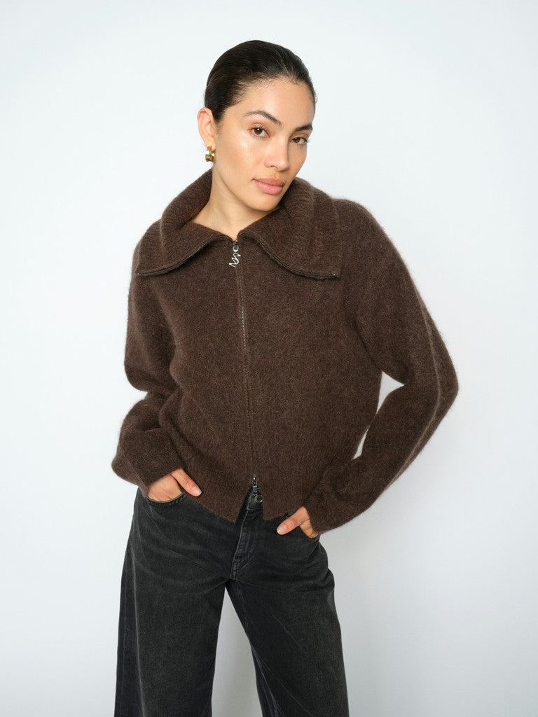 https://cdn.shopify.com/s/files/1/0368/5521/8235/files/olives-mos-mosh-aw26-176130-160-03-hollow-front.jpg