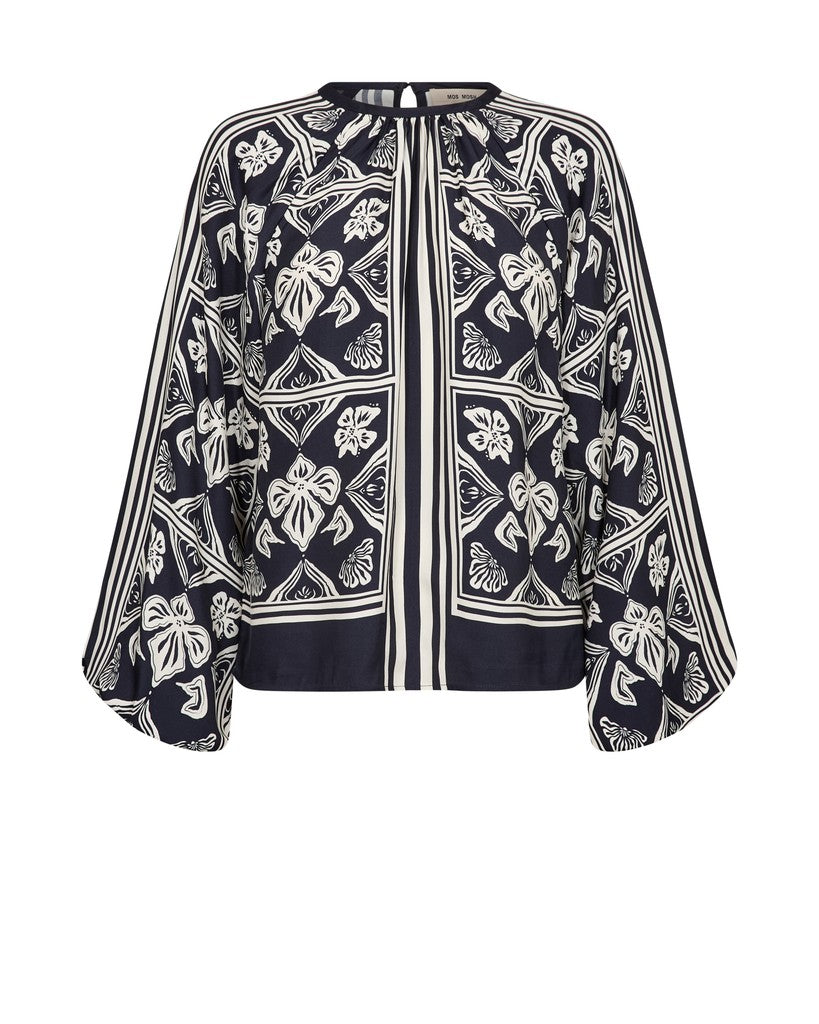 https://cdn.shopify.com/s/files/1/0368/5521/8235/files/olives-mos-mosh-aw26-181040-468-01-model-detail.jpg
