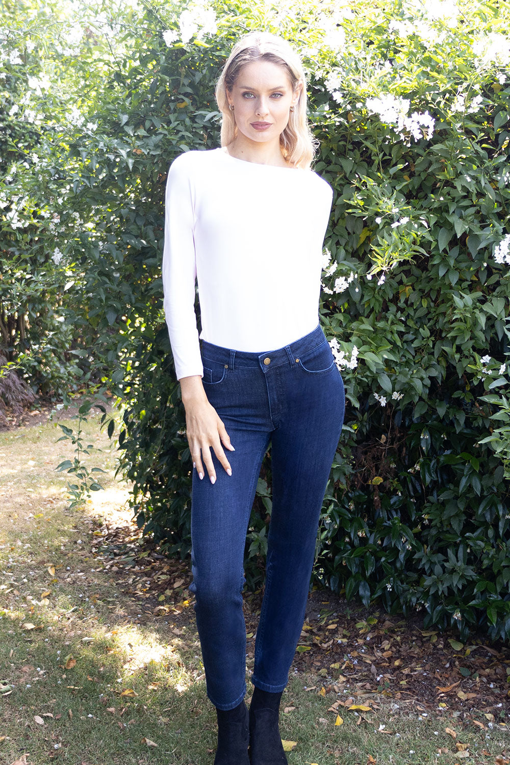 https://cdn.shopify.com/s/files/1/0368/5521/8235/files/olives-no2moro-aw26-sophie-indigo-wash-01.jpg