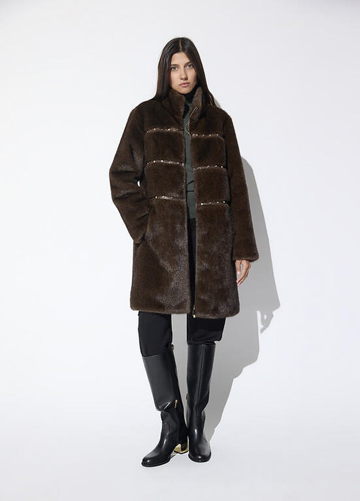 https://cdn.shopify.com/s/files/1/0368/5521/8235/files/olives-restored-aw26-lola-casademunt-coat-amapola-lf2601021-01.jpg?v=1792432795
