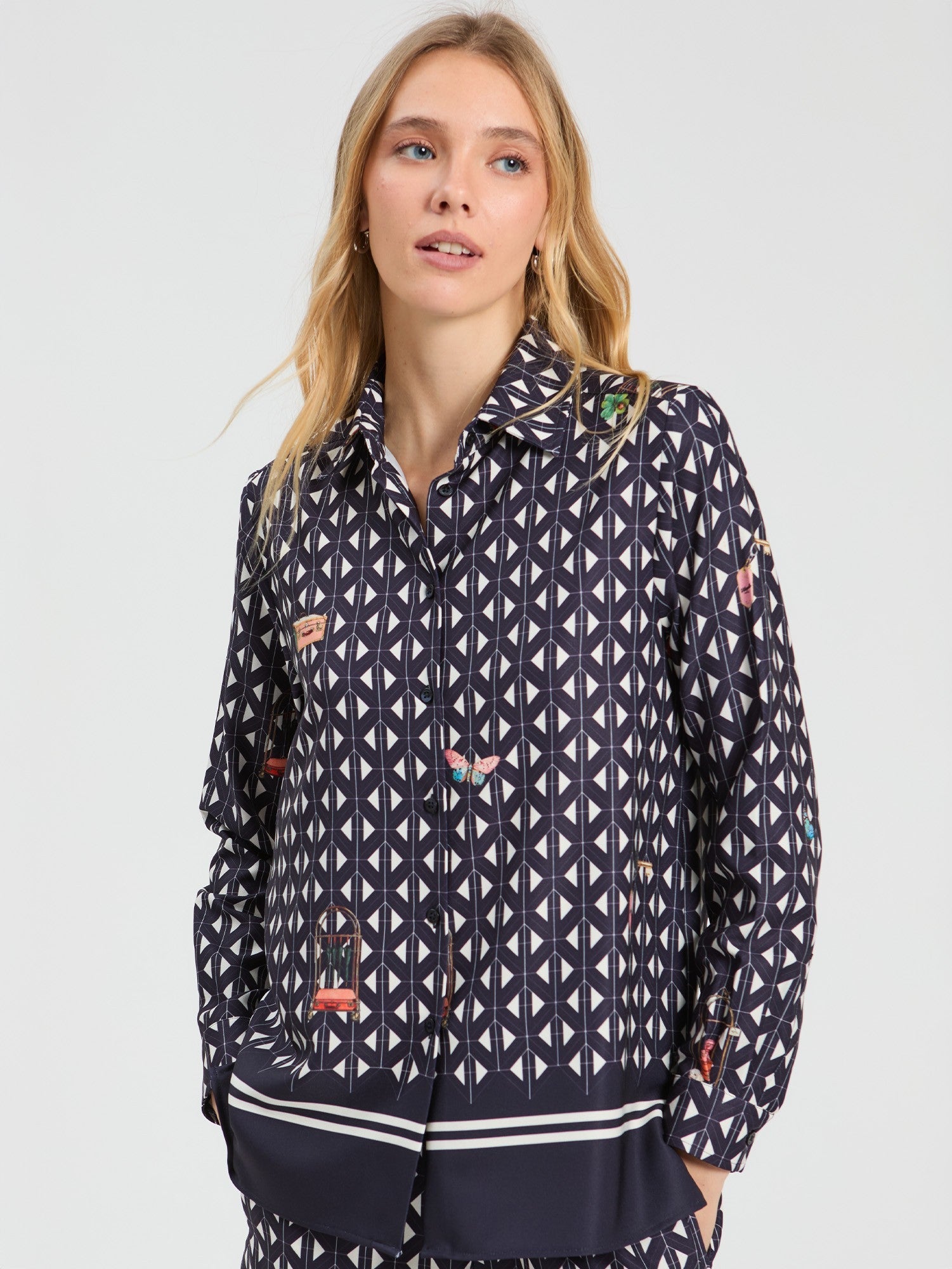 https://cdn.shopify.com/s/files/1/0368/5521/8235/files/olives-vilagallo-aw26-33872-cmtee6w009-01-model-front.jpg