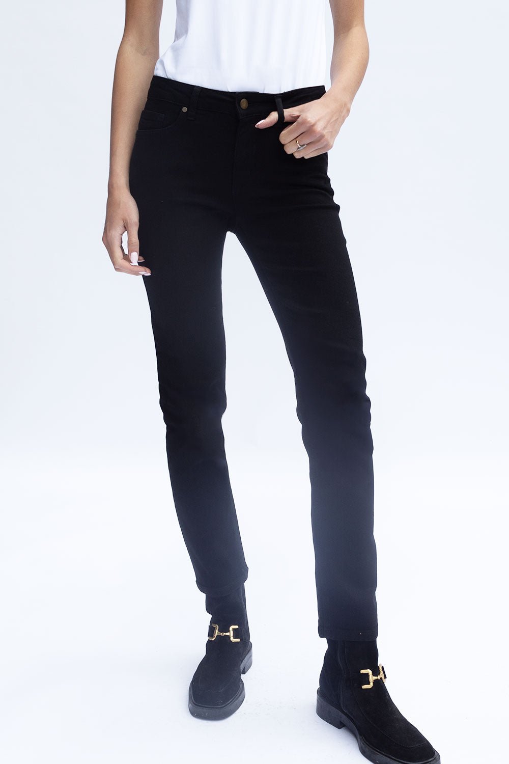 https://no2moro.com/cdn/shop/files/sophie-jean-30-leg-2709275.jpg?v=1756314264&width=1946
