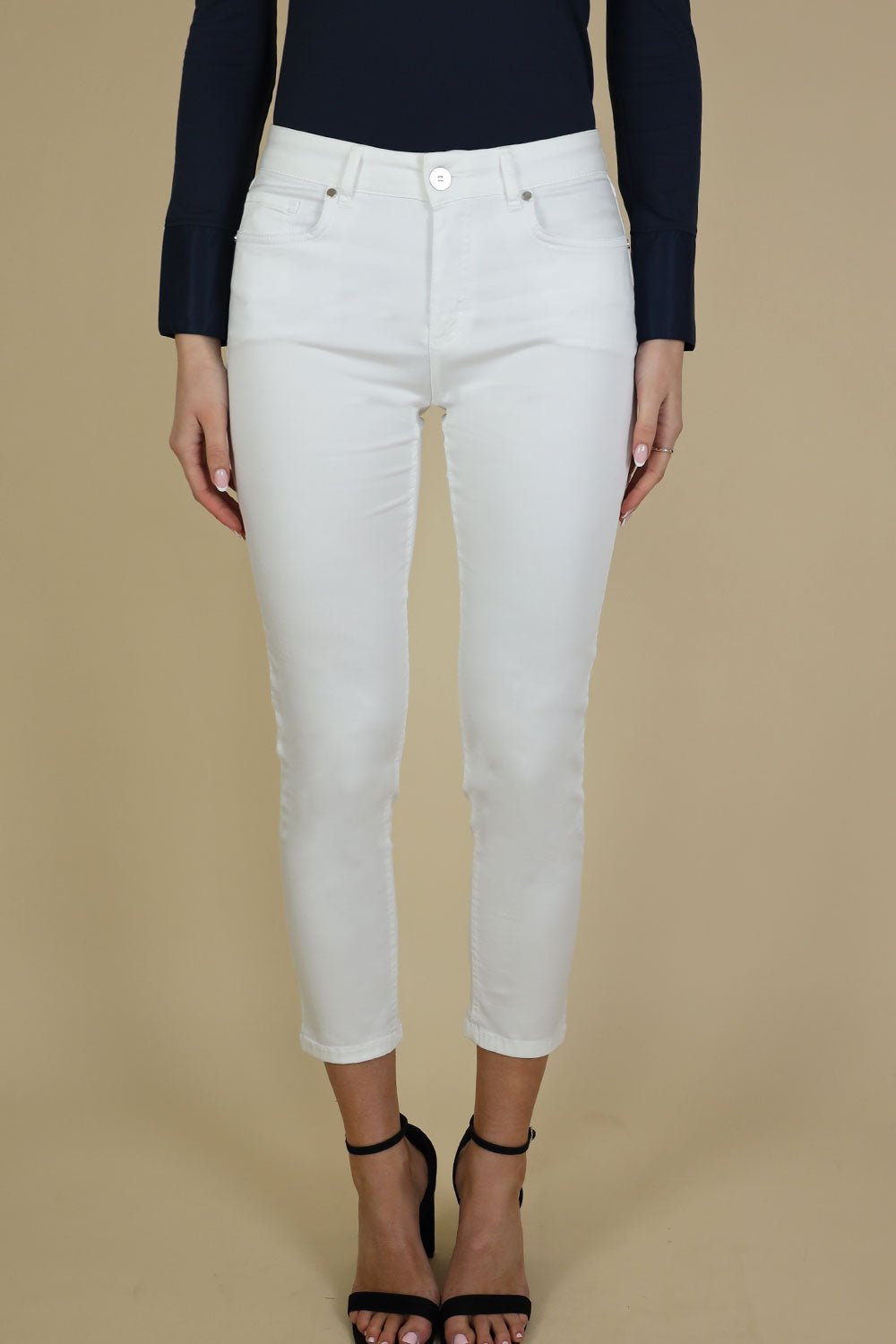 https://cdn.shopify.com/s/files/1/0582/3165/2539/files/unity-34-tencel-trouser-25-leg-8383336.jpg