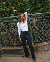 https://mosmosh.com/cdn/shop/files/131660101MMTinaJerseyShirtWhite-172370447MMColetteDeluxeJeansDarkBlue_3.jpg?crop=region&crop_height=1152&crop_left=0&crop_top=0&crop_width=922&height=960&v=1747043704&width=768