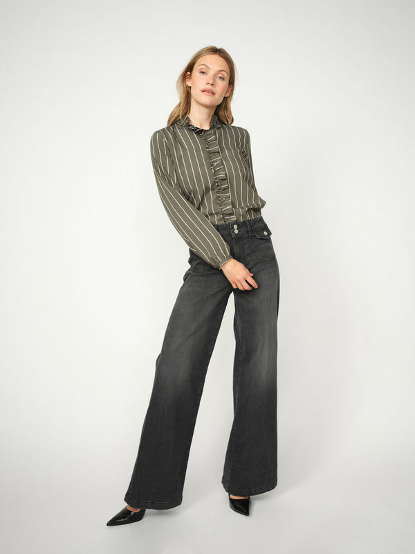https://mosmosh.com/cdn/shop/files/174350836MMBillyStripeShirtUrbanChic-172460894MMColetteGrendelJeansGreyWash_1200x1200.jpg?22203