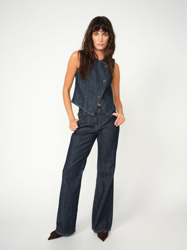 https://mosmosh.com/cdn/shop/files/174730447MMCedenNipponVestDarkBlue-174620447MMMarlenaNipponJeansDarkBlue_1_1200x1200.jpg?22203