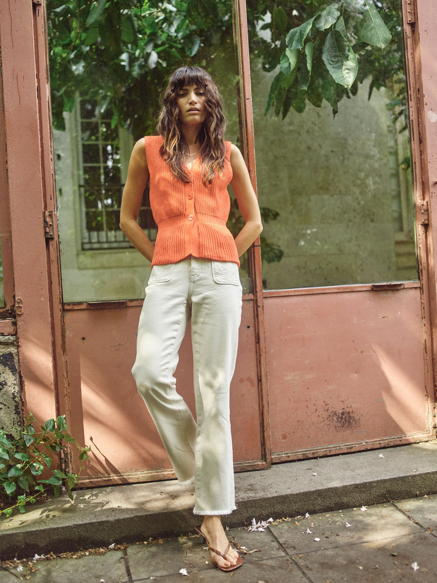 https://mosmosh.com/cdn/shop/files/176700167MMHerbiKnitVestSpicyOrange-178390119MMAshleyBlossomJeansClay2_1200x1200.jpg