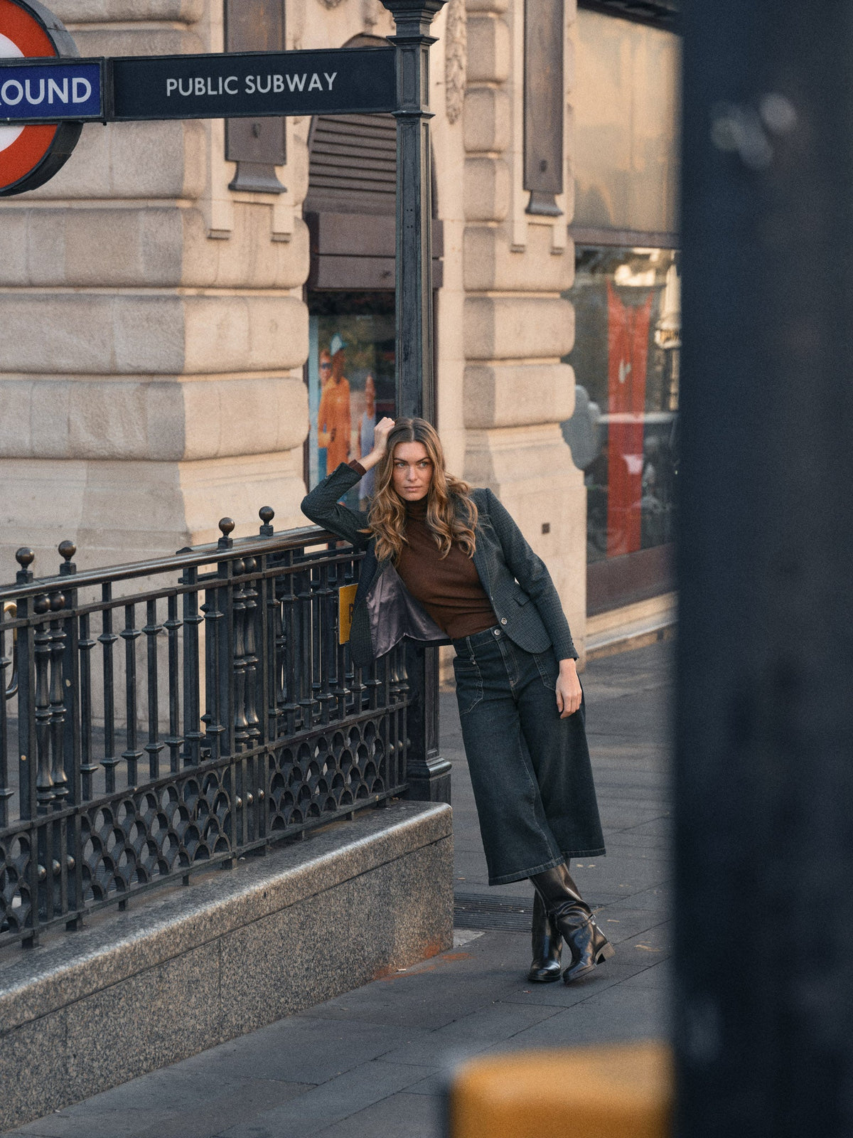 https://cdn.shopify.com/s/files/1/0318/4253/3515/files/182530275MMJosaKalliBlazerThunderstorm-165910199MMBouchRollneckKnitDowntownBrown-182680801MMCulotteJuventusJeansBlack_1.jpg?v=1781517900