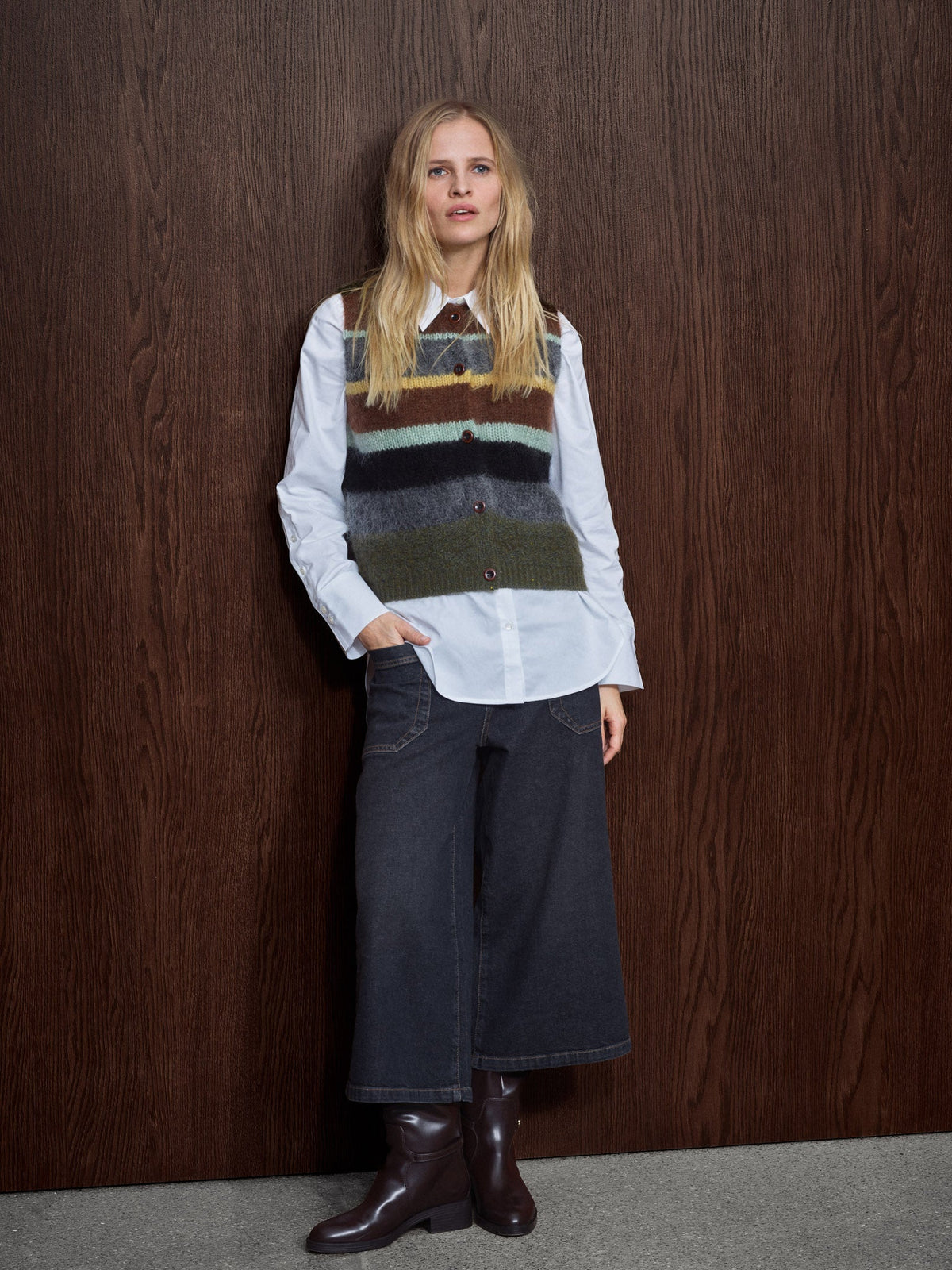https://cdn.shopify.com/s/files/1/0318/4253/3515/files/182790565MMEstiKnitVestRosin-181830128MMXinnaFleurTurtleneckOxfordTan-182680801MMCulotteJuventusJeansBlack_5.jpg?v=1781517819