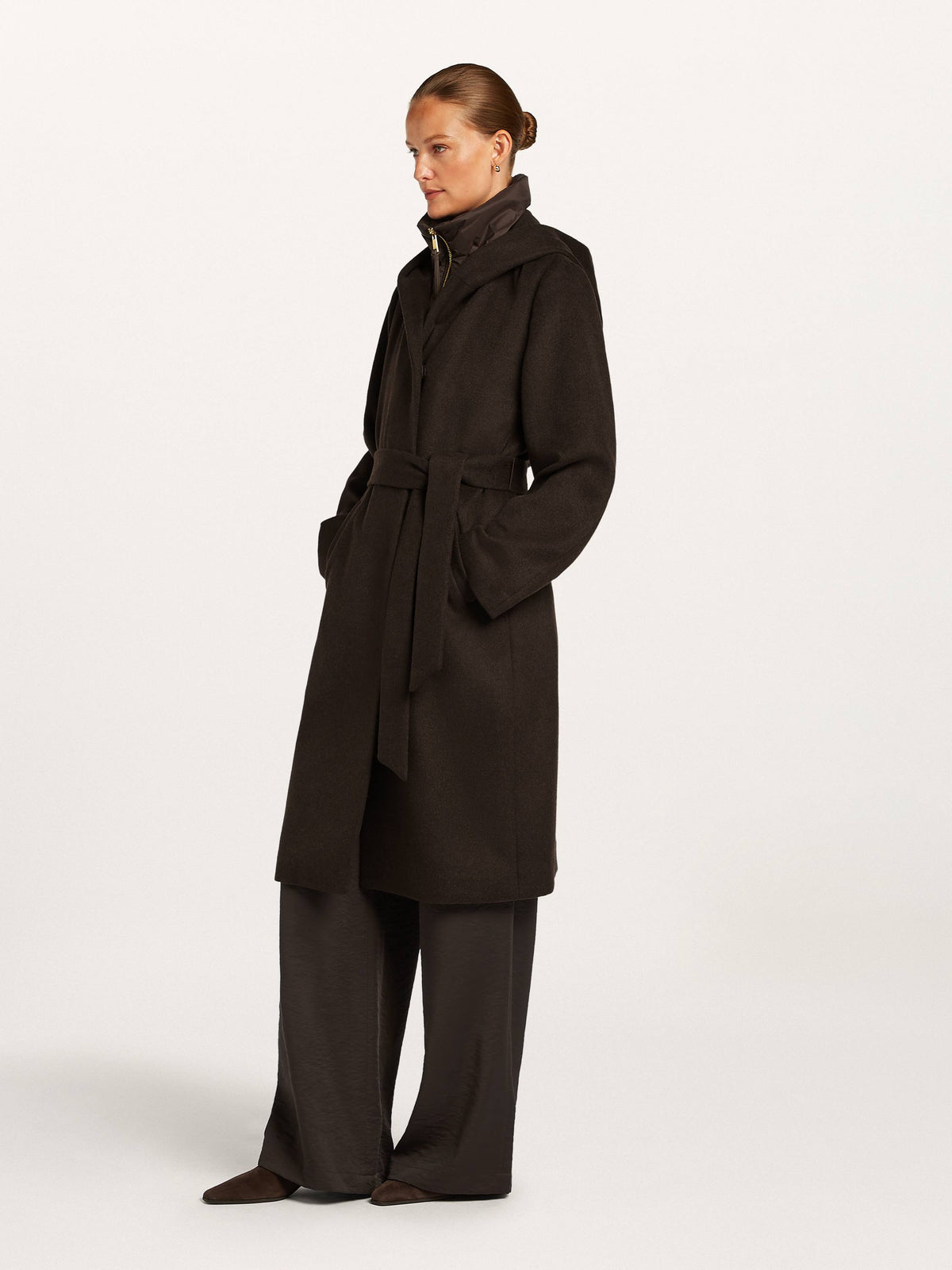 https://cdn.shopify.com/s/files/1/0568/3983/1689/files/AVIVA_coat_2980_BM_S1.jpg?v=1788441087