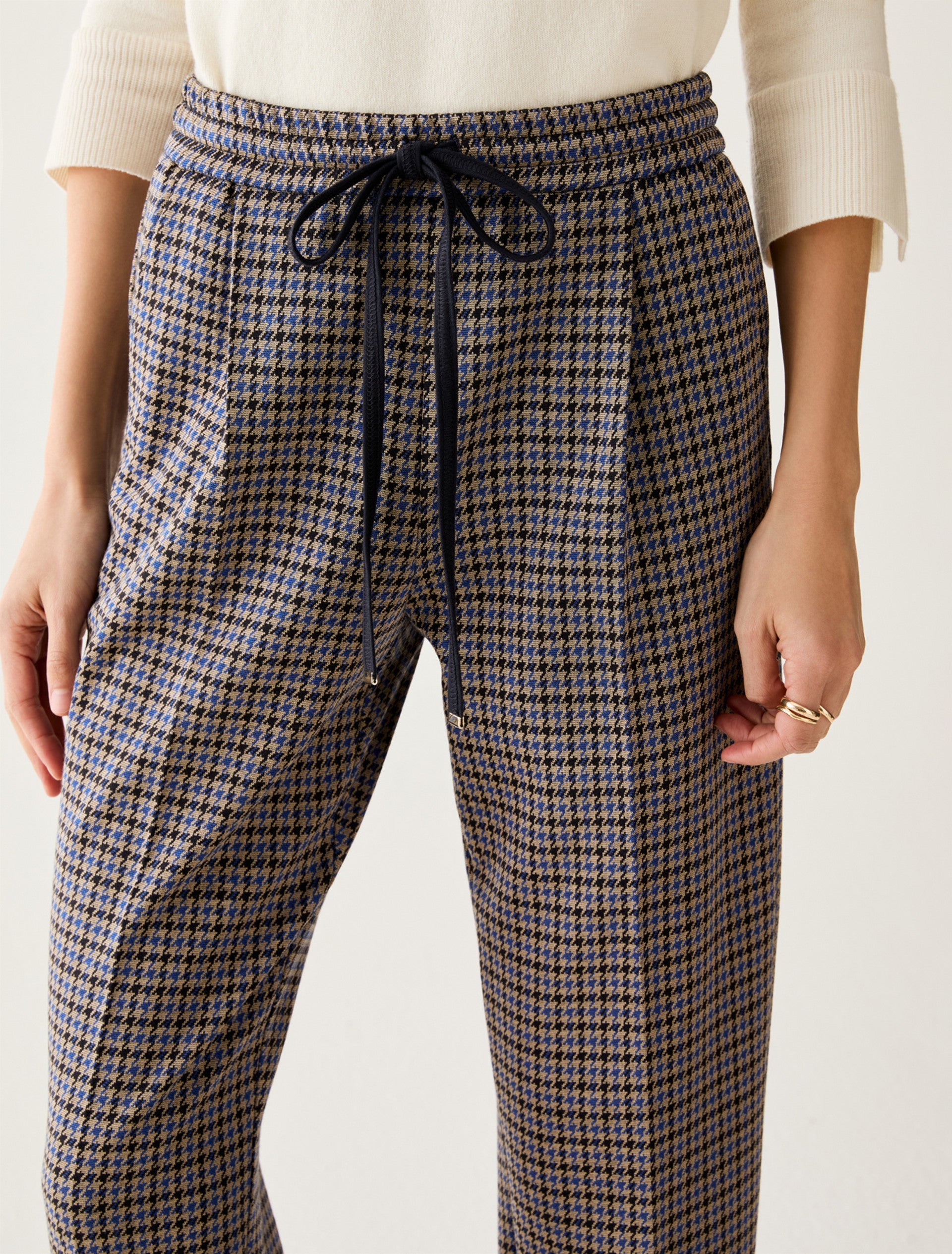 https://cdn.shopify.com/s/files/1/0368/5521/8235/files/AW26_PENNYBLACK_PBJSESAMO_OFFICIAL_04.jpg