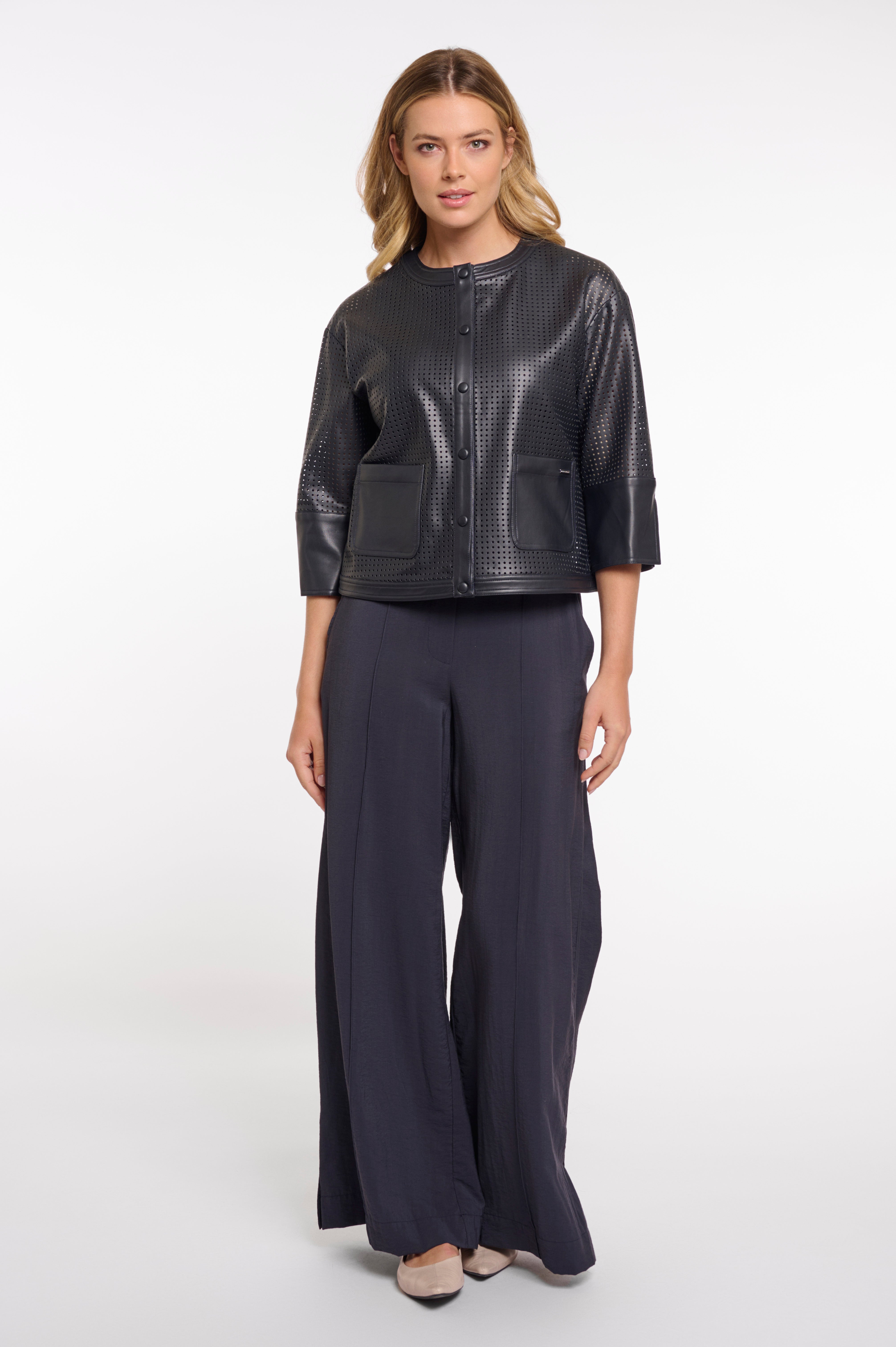 https://images.leder-international.becosoft.net/articles/Abou.7502621_Dark-Navy_04.jpg