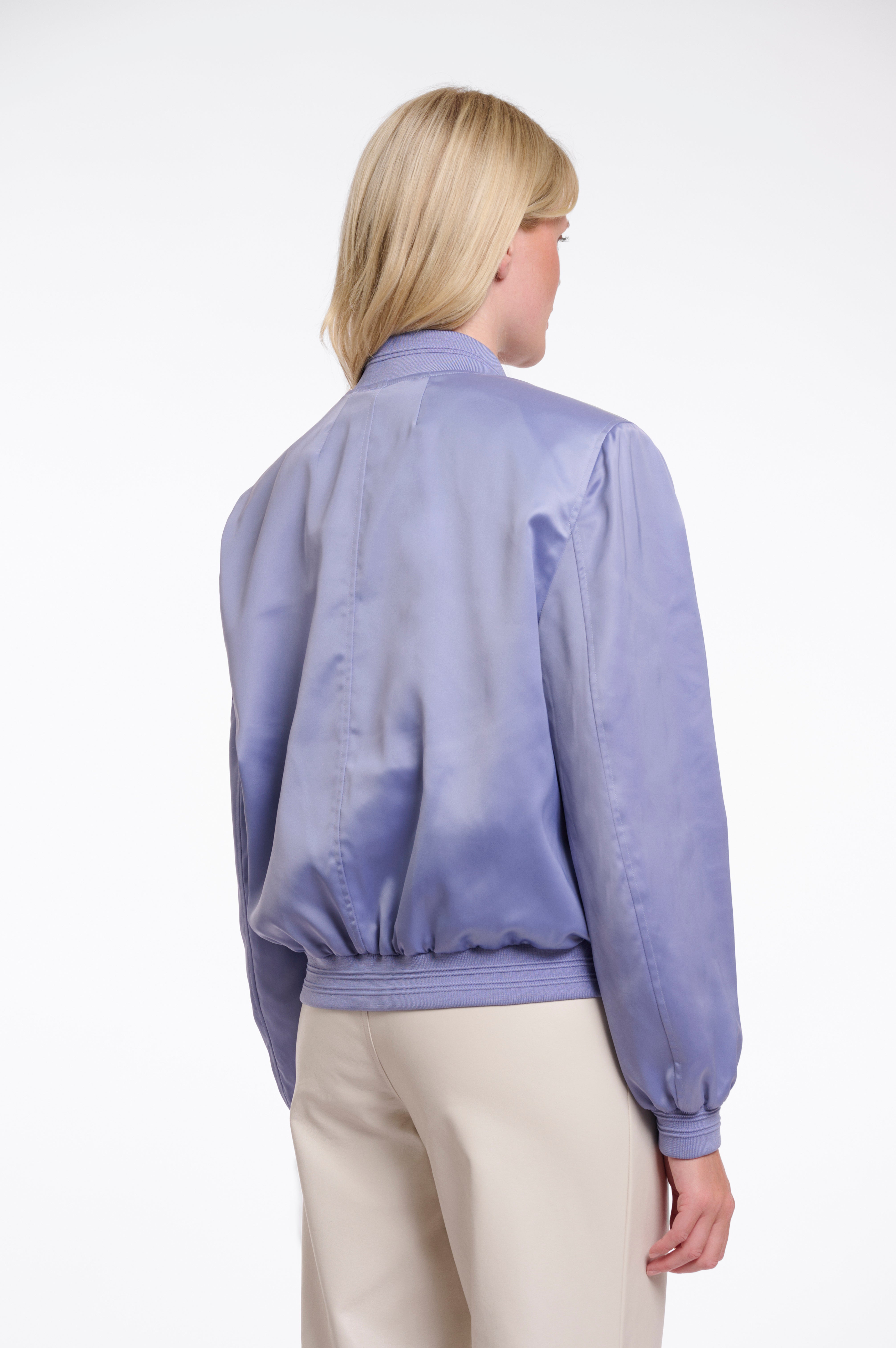 https://images.leder-international.becosoft.net/articles/Banner.7002621_Brushed-Blue_03.jpg