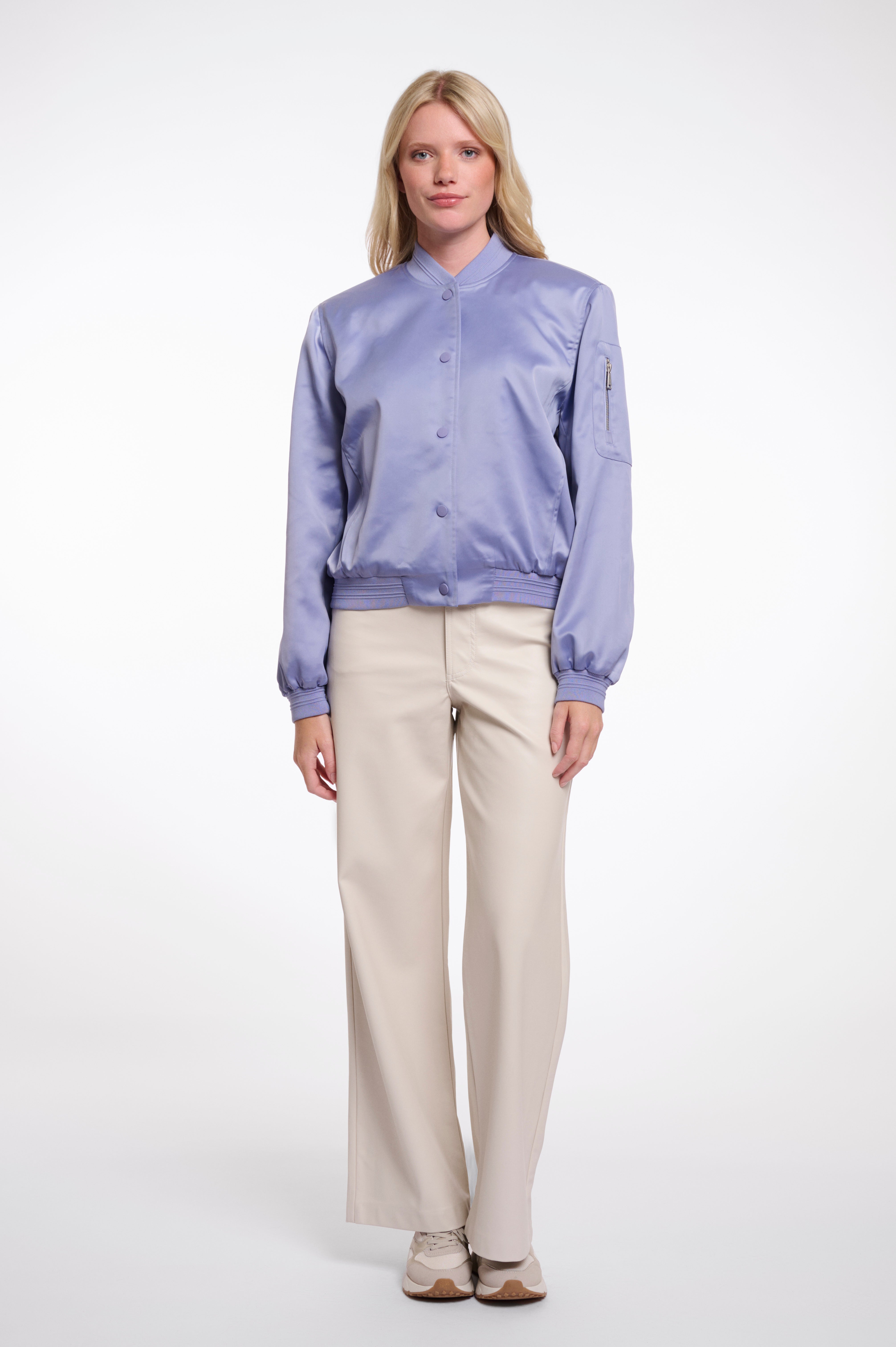 https://images.leder-international.becosoft.net/articles/Banner.7002621_Brushed-Blue_04.jpg