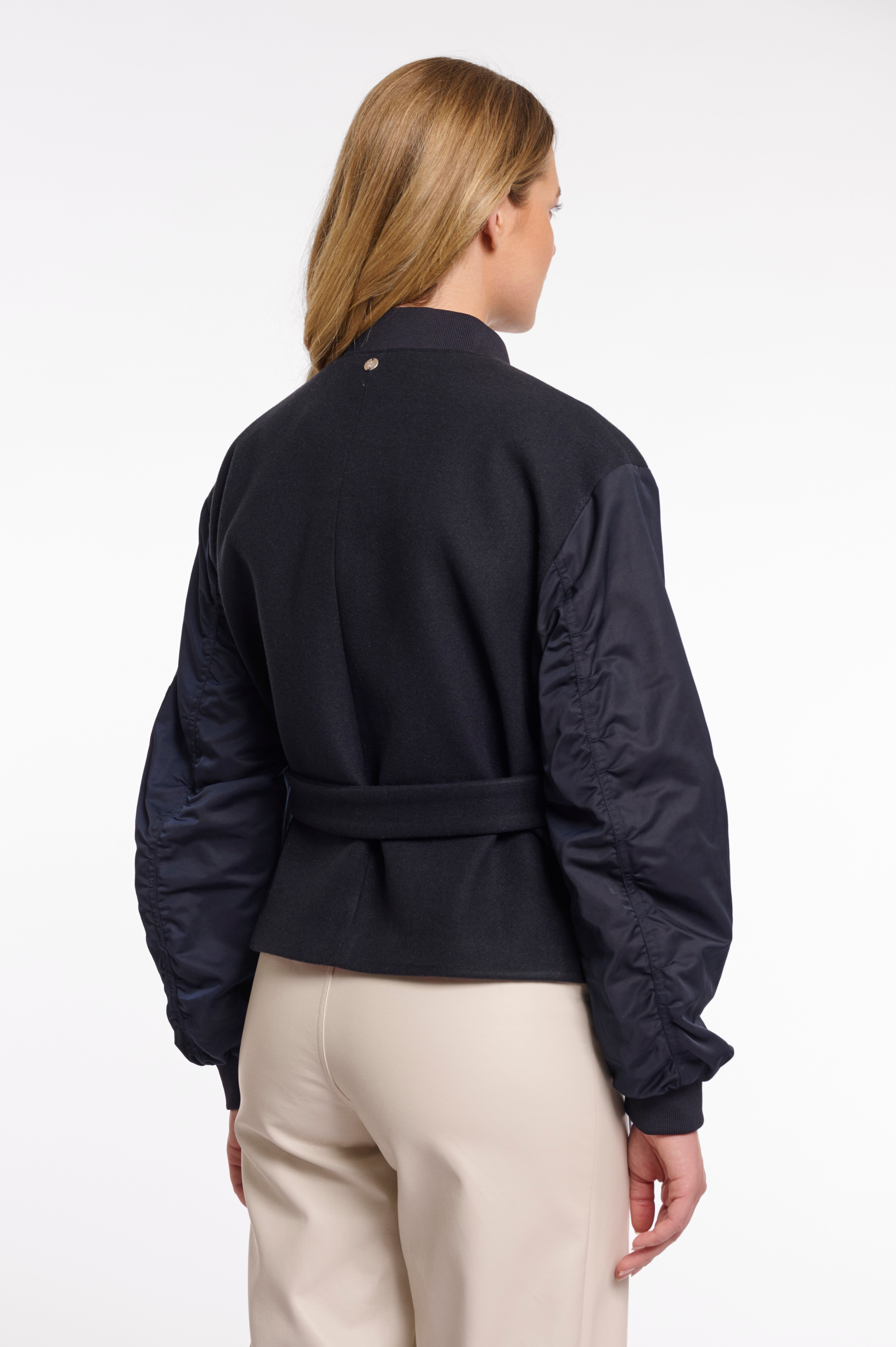 https://images.leder-international.becosoft.net/articles/Bona.7002621_Dark-Navy_03.jpg