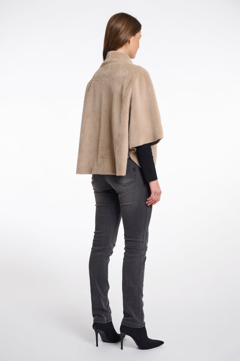 AW25 Rino & Pelle Faux fur cape | Dewi