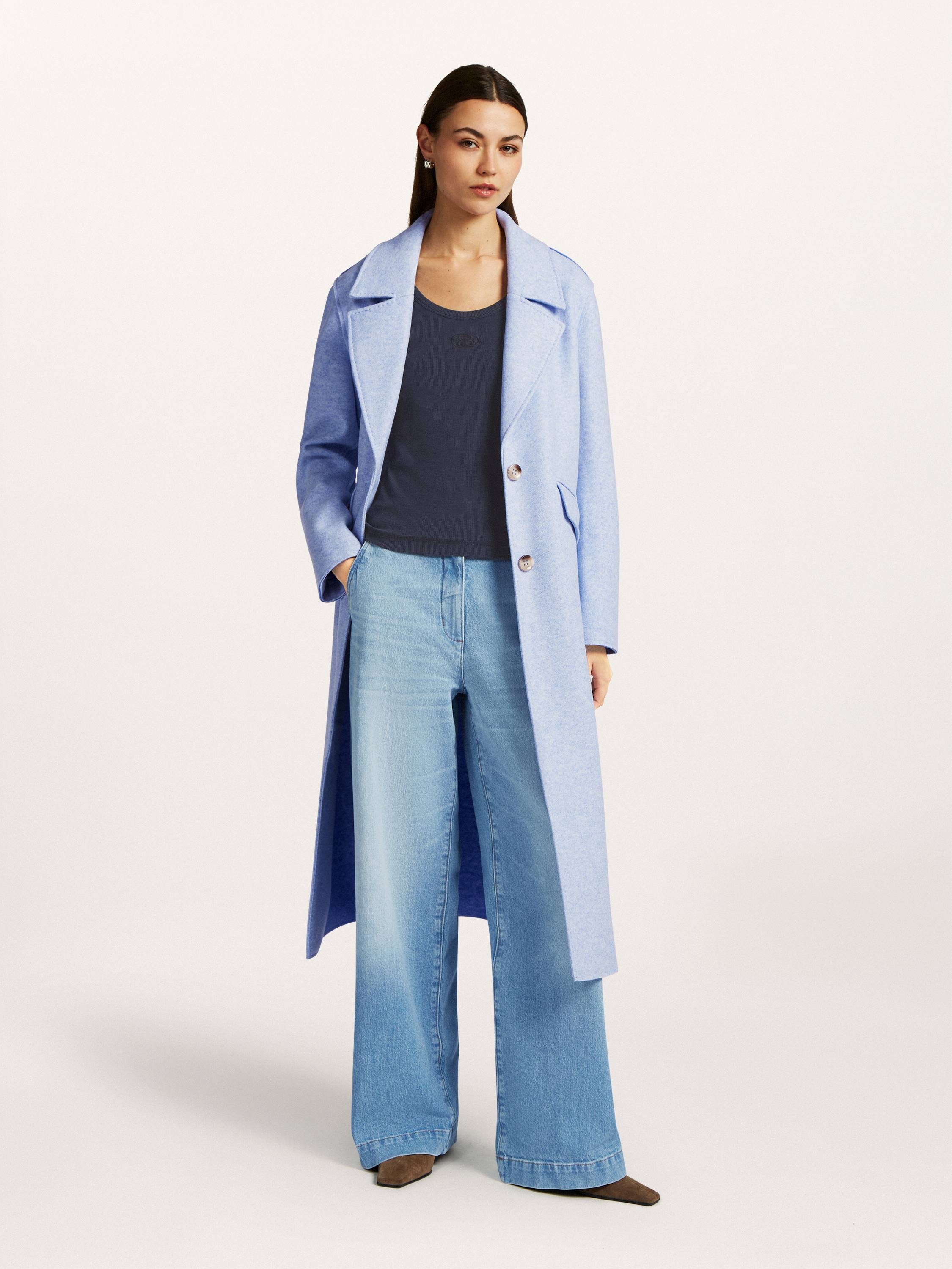 https://beaumont.eu/cdn/shop/files/GISELA_coat_5470_BM_F1.jpg