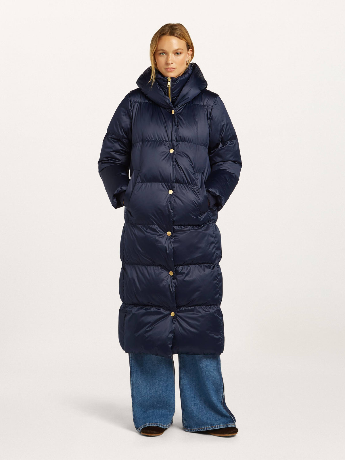 https://cdn.shopify.com/s/files/1/0568/3983/1689/files/MATHIElongcoat_5980_BM_F1.jpg?v=1788446059
