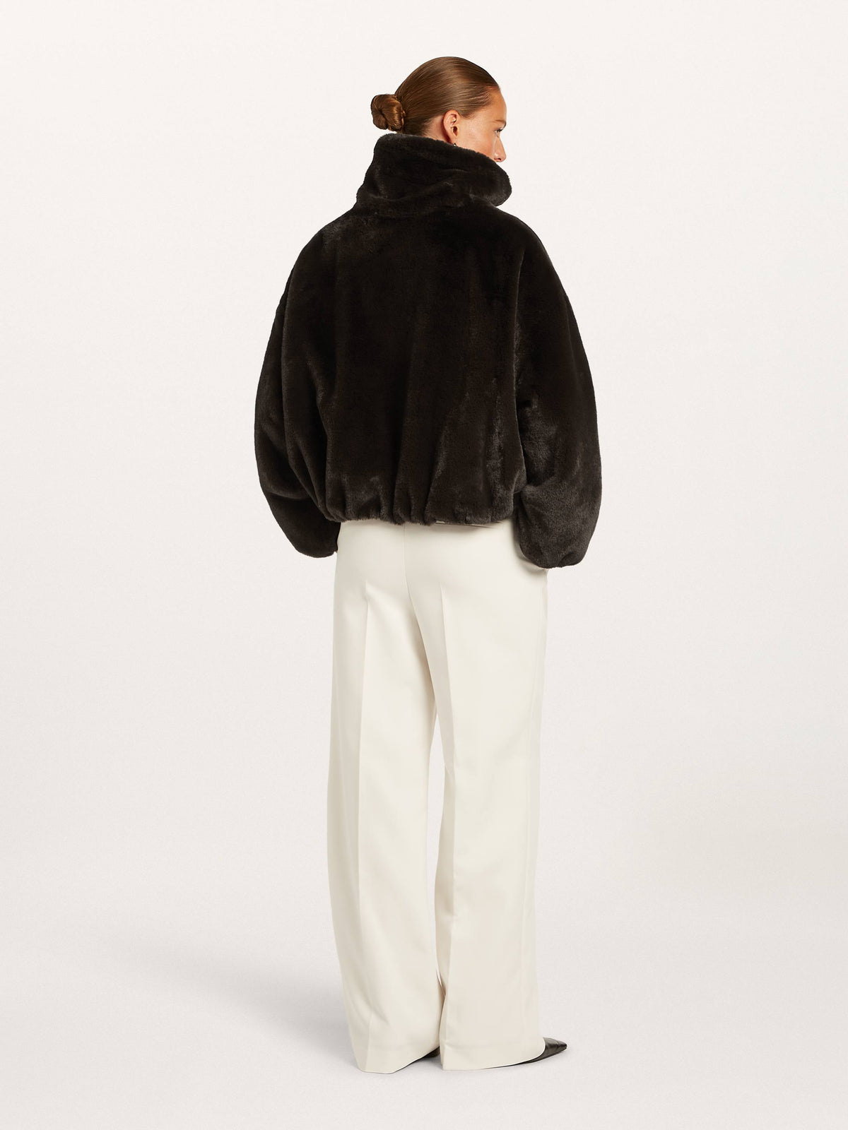 https://cdn.shopify.com/s/files/1/0568/3983/1689/files/MAXIEjacket_2980_BM_B1.jpg?v=1788950189