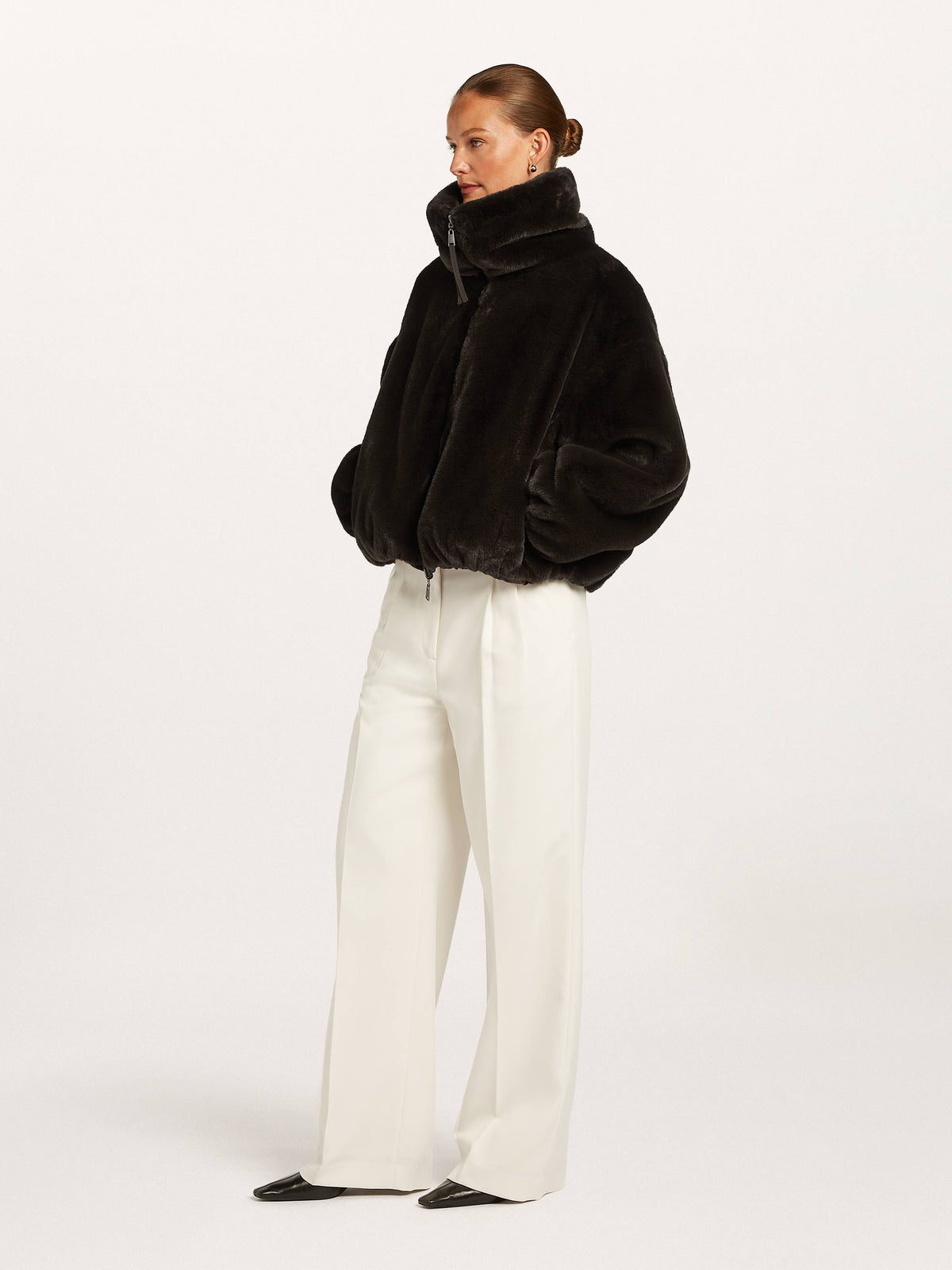 https://cdn.shopify.com/s/files/1/0568/3983/1689/files/MAXIEjacket_2980_BM_S1.jpg?v=1788950189