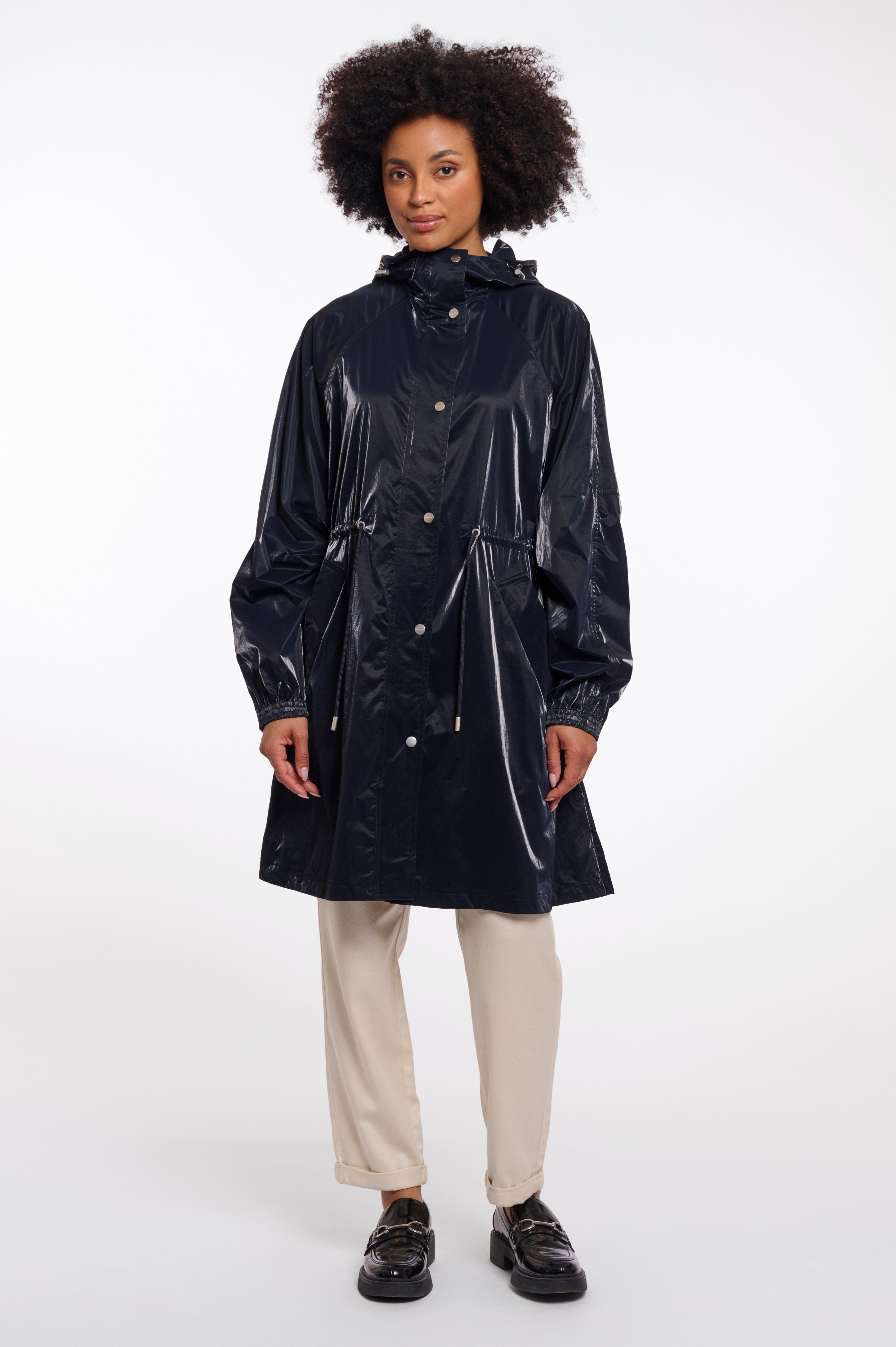 https://images.leder-international.becosoft.net/articles/Rowen.7002621_Navy-Metallic_01.jpg