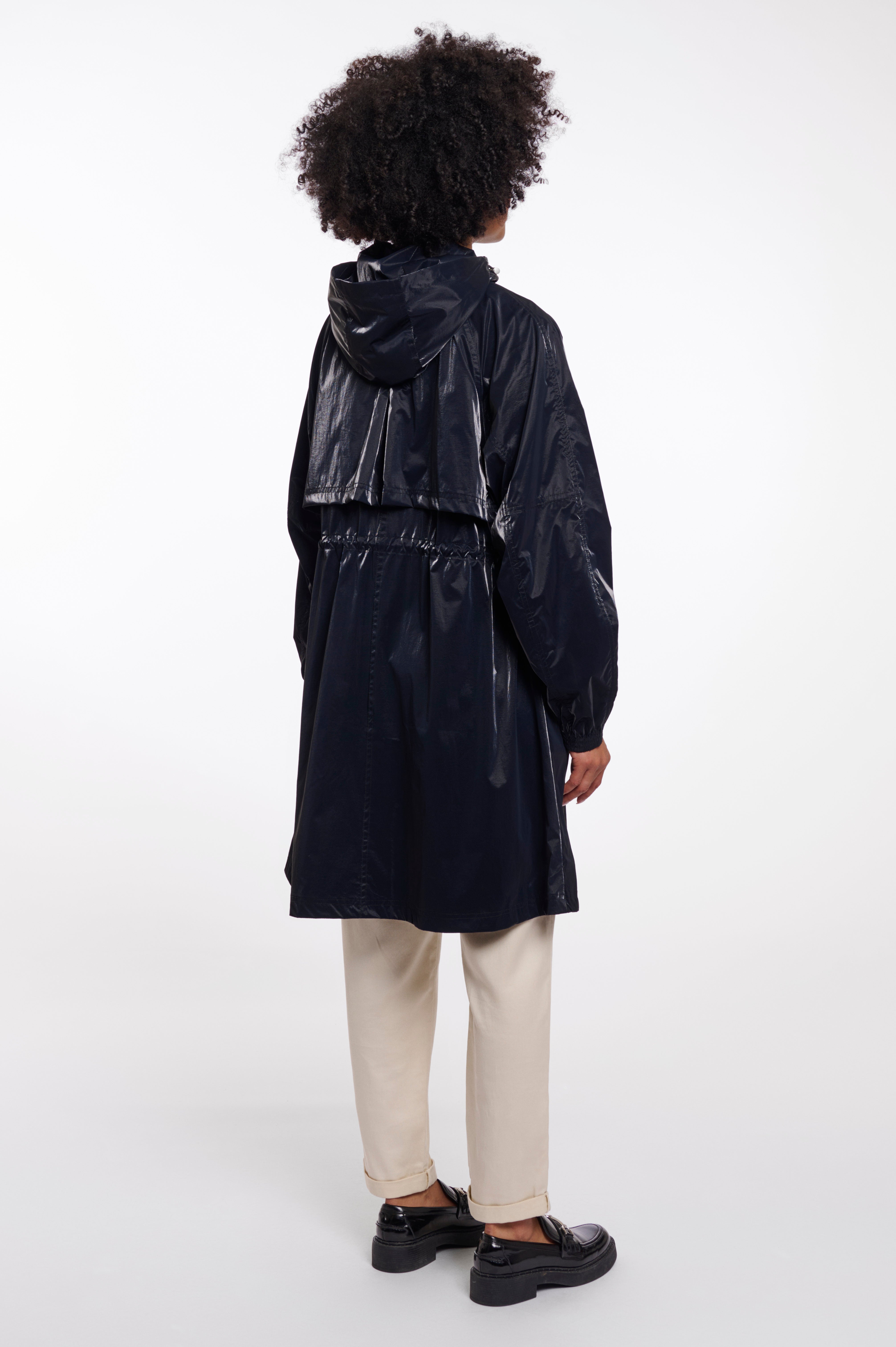 https://images.leder-international.becosoft.net/articles/Rowen.7002621_Navy-Metallic_04.jpg