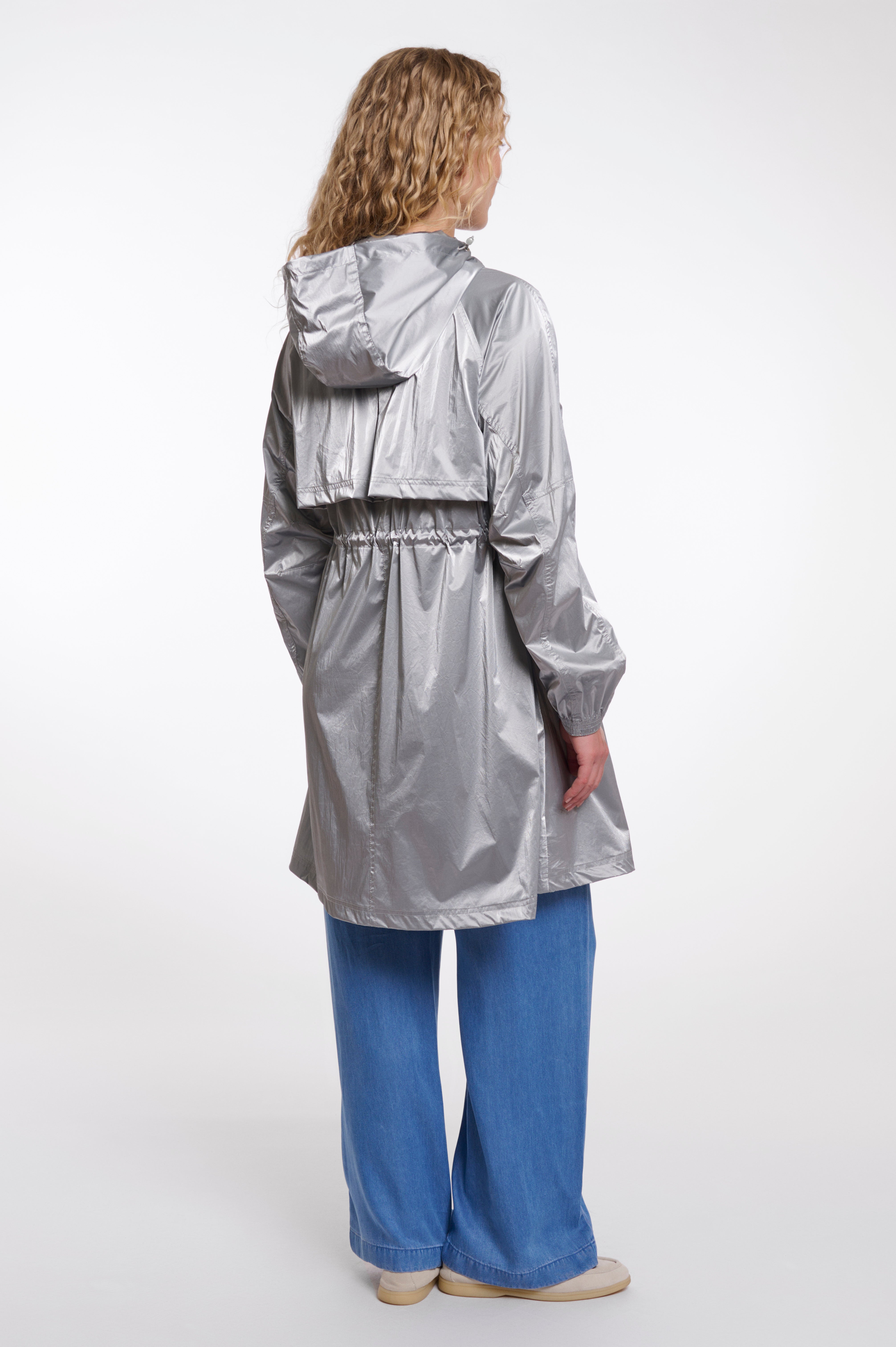 https://images.leder-international.becosoft.net/articles/Rowen.7002621_Silver-Metallic_04.jpg