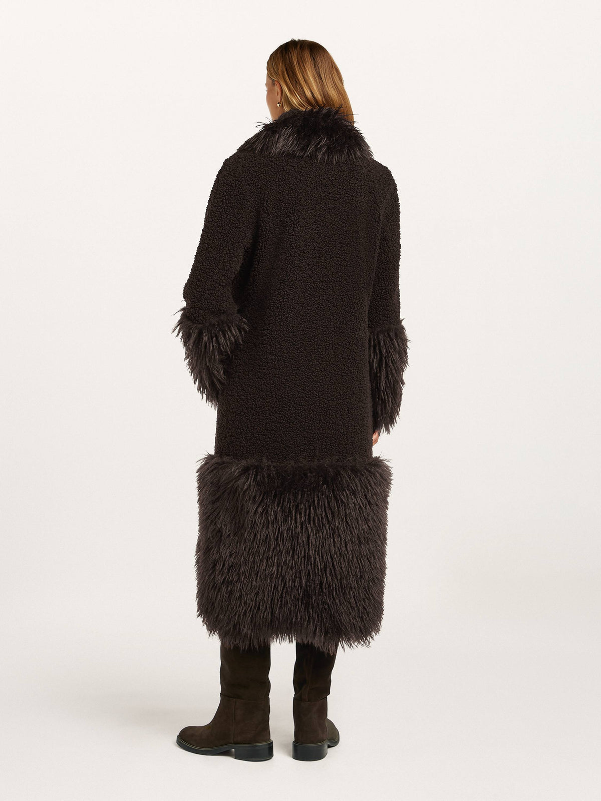 https://cdn.shopify.com/s/files/1/0568/3983/1689/files/SIENNA_long_coat_2980_BM_B1.jpg?v=1788444785