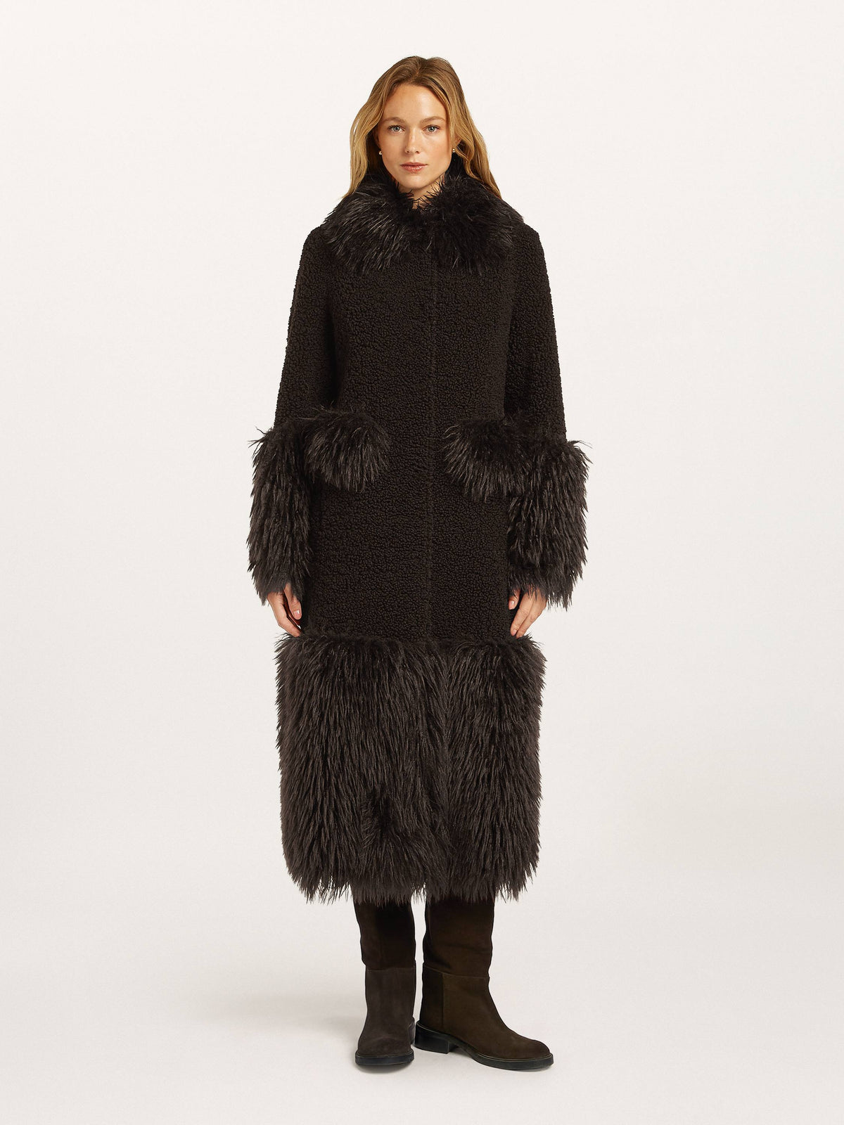 https://cdn.shopify.com/s/files/1/0568/3983/1689/files/SIENNA_long_coat_2980_BM_F1.jpg?v=1788444786