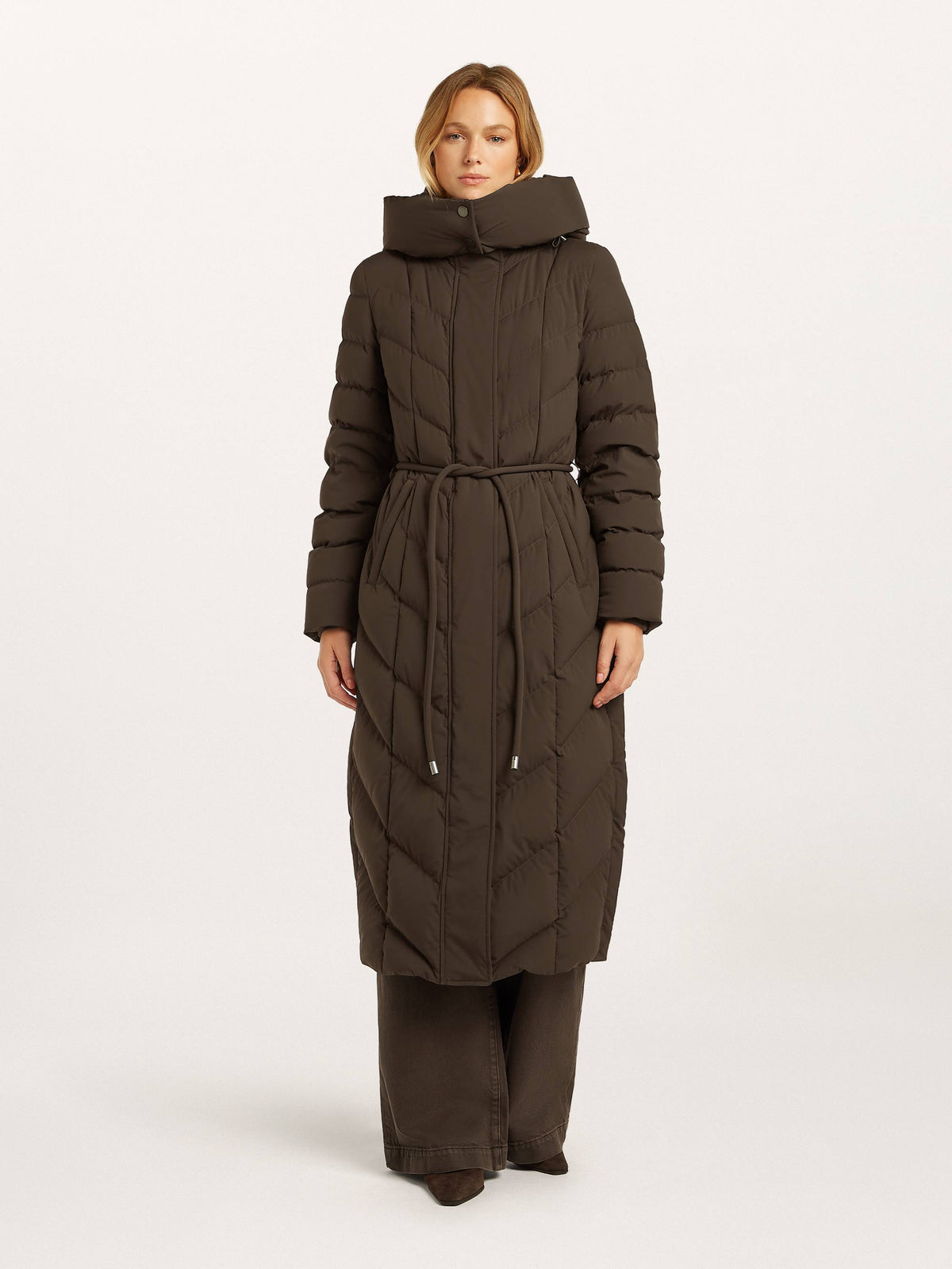 https://cdn.shopify.com/s/files/1/0568/3983/1689/files/VALEA_long_coat_2980_BM_F1.jpg?v=1788443756