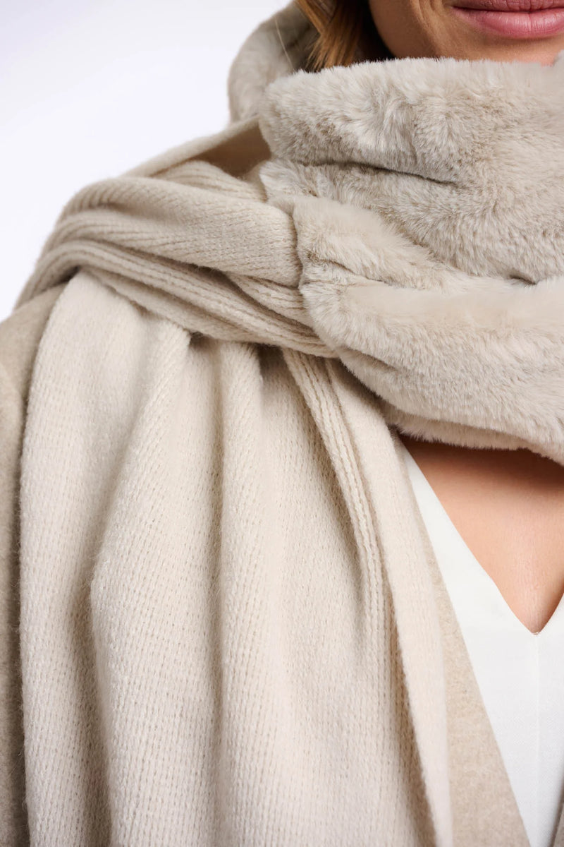 AW25 Rino & Pelle Knitted scarf with faux fur detail | Vlien