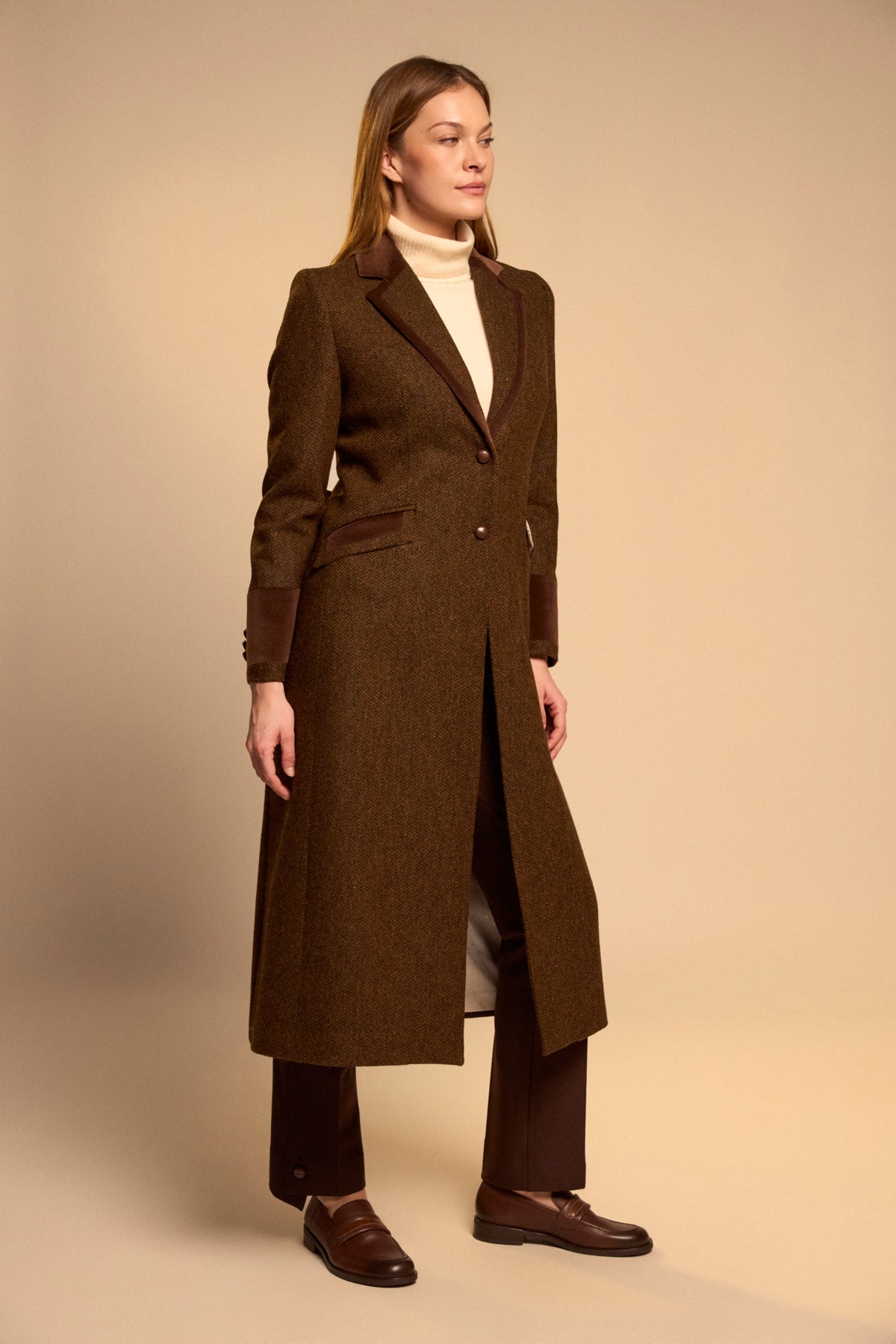 https://cdn.shopify.com/s/files/1/0368/5521/8235/files/aw26-bariloche-tarento-brown.jpg?v=1787075386