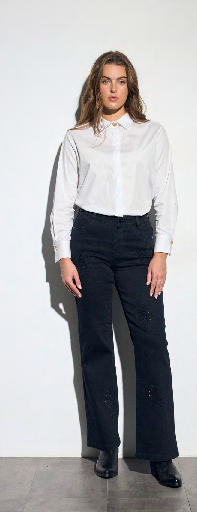 https://cdn.shopify.com/s/files/1/0368/5521/8235/files/aw26-bariloche-tebas-white-styled-1.jpg?v=1787075386