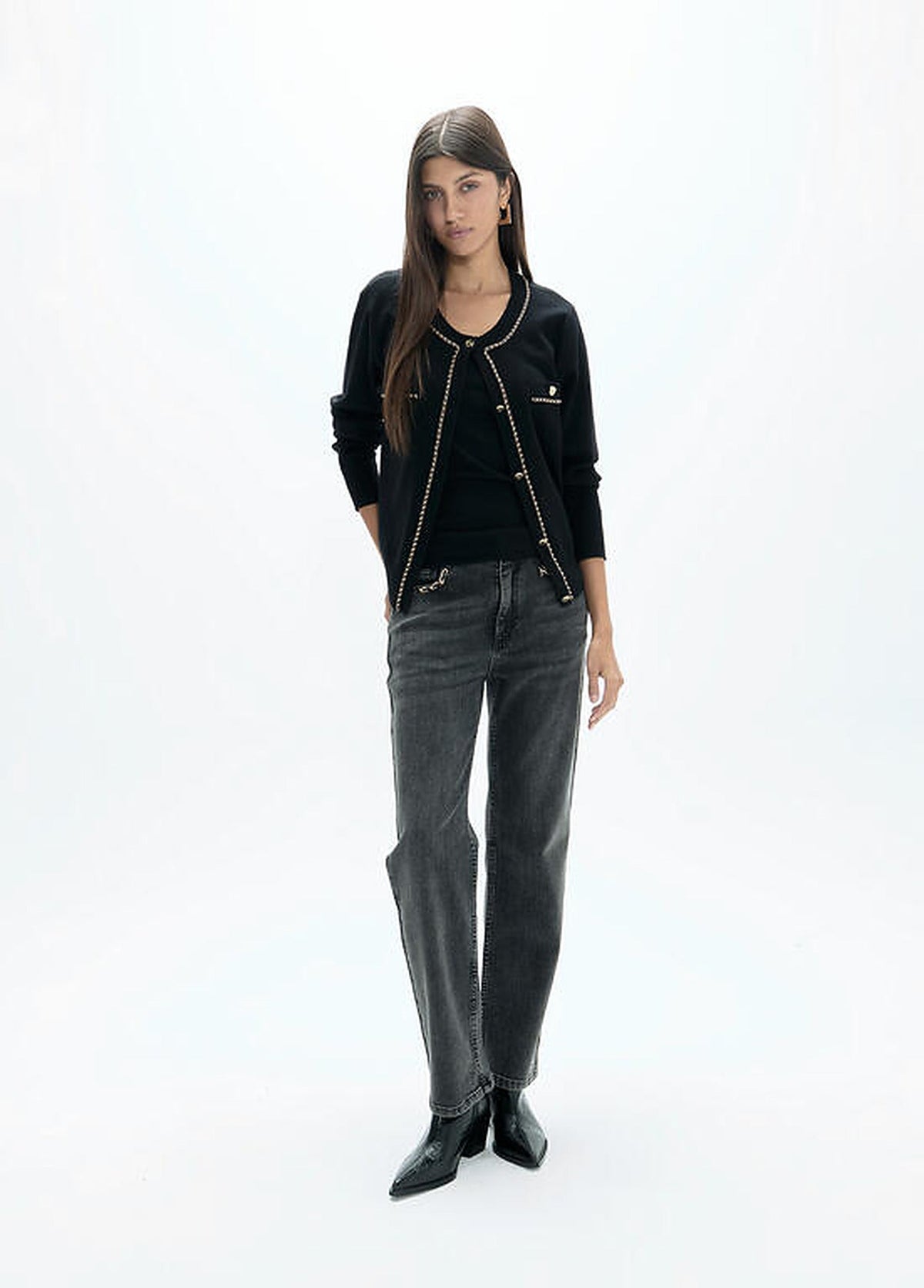 https://cdn.shopify.com/s/files/1/0368/5521/8235/files/aw26-lola-casademunt-cardigan-carlota-lf2611019-02.jpg?v=1792434872